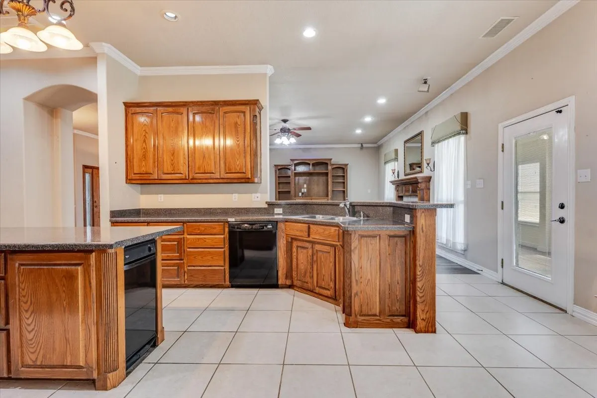 Single Family Residence For Sale in Hood County , 2003 Tolar Cemetery Road, Tolar, Texas 76476, 3 Bedroom, 2 Bathroom, 2 Garage spaces, 3,280 Sqft, built in 2004, mls#21409876, Real Estate Agent in Tolar, Homes For Sale in Hood county, Homes For Sale in Tolar, Realtor in Tolar Texas, Real Estate Brokerage Independent Realty Texas, Luminita Cordes Realtor