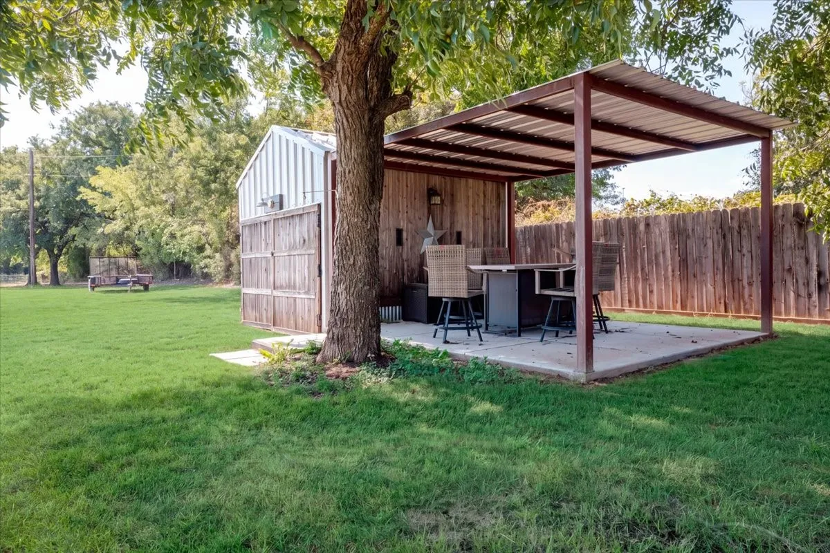 Single Family Residence For Sale in Hood County , 2003 Tolar Cemetery Road, Tolar, Texas 76476, 3 Bedroom, 2 Bathroom, 2 Garage spaces, 3,280 Sqft, built in 2004, mls#21409876, Real Estate Agent in Tolar, Homes For Sale in Hood county, Homes For Sale in Tolar, Realtor in Tolar Texas, Real Estate Brokerage Independent Realty Texas, Luminita Cordes Realtor