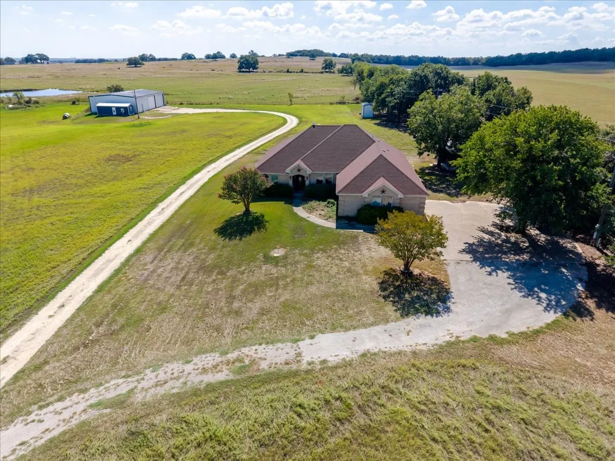 Single Family Residence For Sale in Hood County , 2003 Tolar Cemetery Road, Tolar, Texas 76476, 3 Bedroom, 2 Bathroom, 2 Garage spaces, 3,280 Sqft, built in 2004, mls#21409876, Real Estate Agent in Tolar, Homes For Sale in Hood county, Homes For Sale in Tolar, Realtor in Tolar Texas, Real Estate Brokerage Independent Realty Texas, Luminita Cordes Realtor