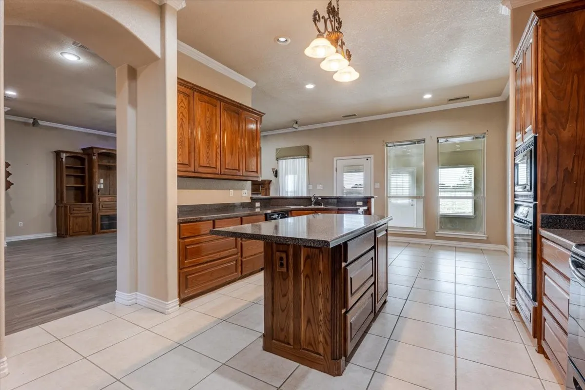 Single Family Residence For Sale in Hood County , 2003 Tolar Cemetery Road, Tolar, Texas 76476, 3 Bedroom, 2 Bathroom, 2 Garage spaces, 3,280 Sqft, built in 2004, mls#21409876, Real Estate Agent in Tolar, Homes For Sale in Hood county, Homes For Sale in Tolar, Realtor in Tolar Texas, Real Estate Brokerage Independent Realty Texas, Luminita Cordes Realtor