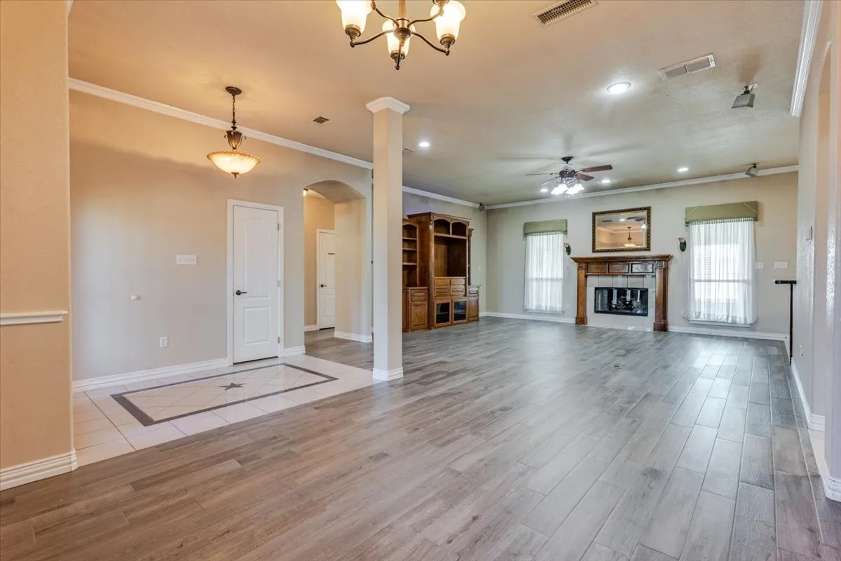Single Family Residence For Sale in Hood County , 2003 Tolar Cemetery Road, Tolar, Texas 76476, 3 Bedroom, 2 Bathroom, 2 Garage spaces, 3,280 Sqft, built in 2004, mls#21409876, Real Estate Agent in Tolar, Homes For Sale in Hood county, Homes For Sale in Tolar, Realtor in Tolar Texas, Real Estate Brokerage Independent Realty Texas, Luminita Cordes Realtor