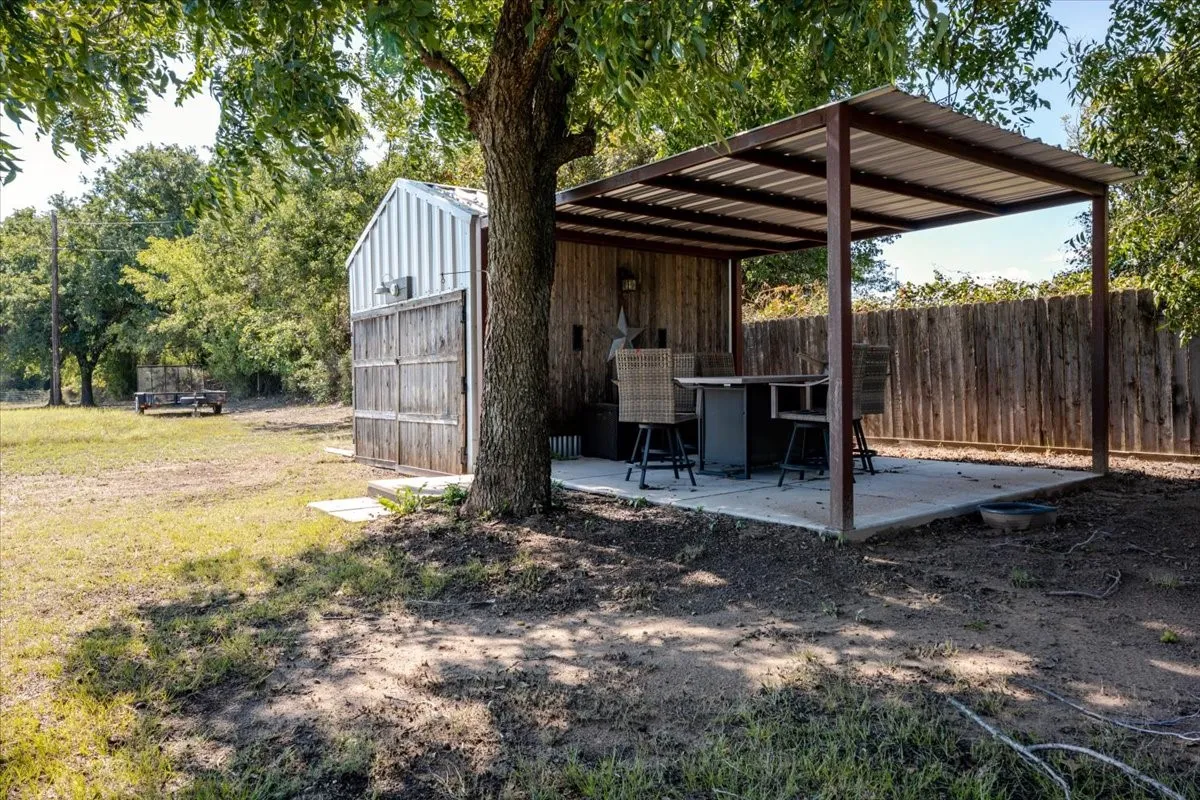 Single Family Residence For Sale in Hood County , 2003 Tolar Cemetery Road, Tolar, Texas 76476, 3 Bedroom, 2 Bathroom, 2 Garage spaces, 3,280 Sqft, built in 2004, mls#21409876, Real Estate Agent in Tolar, Homes For Sale in Hood county, Homes For Sale in Tolar, Realtor in Tolar Texas, Real Estate Brokerage Independent Realty Texas, Luminita Cordes Realtor