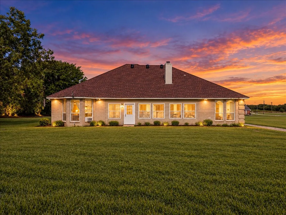 Single Family Residence For Sale in Hood County , 2003 Tolar Cemetery Road, Tolar, Texas 76476, 3 Bedroom, 2 Bathroom, 2 Garage spaces, 3,280 Sqft, built in 2004, mls#21409876, Real Estate Agent in Tolar, Homes For Sale in Hood county, Homes For Sale in Tolar, Realtor in Tolar Texas, Real Estate Brokerage Independent Realty Texas, Luminita Cordes Realtor