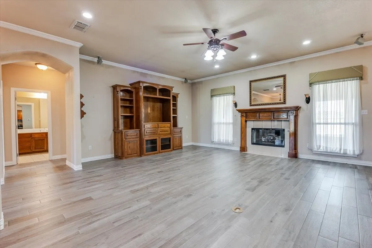 Single Family Residence For Sale in Hood County , 2003 Tolar Cemetery Road, Tolar, Texas 76476, 3 Bedroom, 2 Bathroom, 2 Garage spaces, 3,280 Sqft, built in 2004, mls#21409876, Real Estate Agent in Tolar, Homes For Sale in Hood county, Homes For Sale in Tolar, Realtor in Tolar Texas, Real Estate Brokerage Independent Realty Texas, Luminita Cordes Realtor