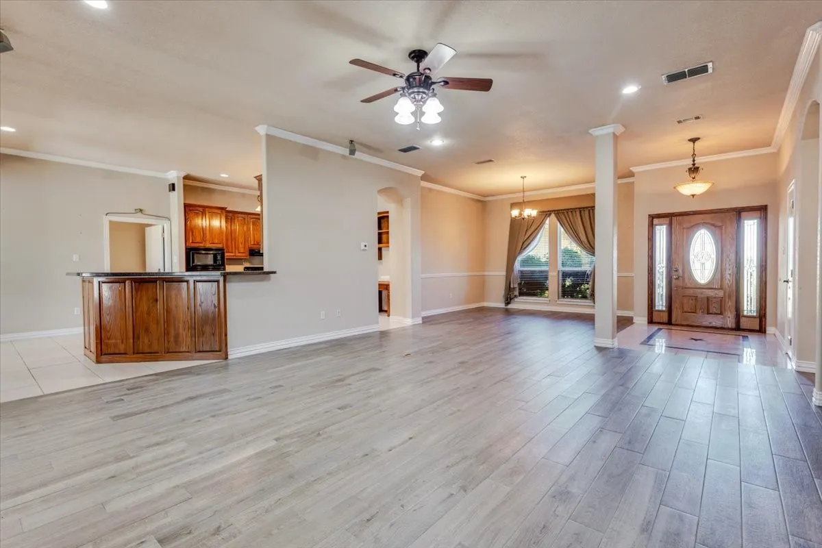 Single Family Residence For Sale in Hood County , 2003 Tolar Cemetery Road, Tolar, Texas 76476, 3 Bedroom, 2 Bathroom, 2 Garage spaces, 3,280 Sqft, built in 2004, mls#21409876, Real Estate Agent in Tolar, Homes For Sale in Hood county, Homes For Sale in Tolar, Realtor in Tolar Texas, Real Estate Brokerage Independent Realty Texas, Luminita Cordes Realtor