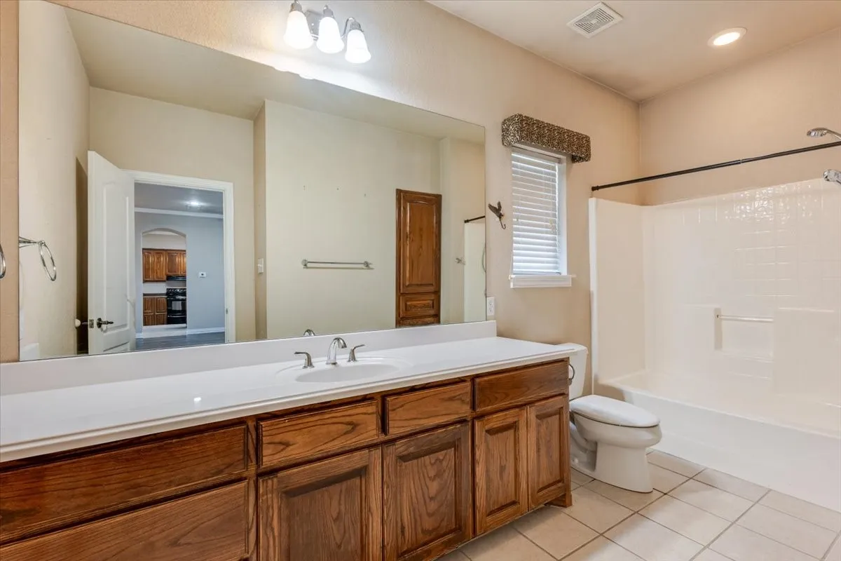 Single Family Residence For Sale in Hood County , 2003 Tolar Cemetery Road, Tolar, Texas 76476, 3 Bedroom, 2 Bathroom, 2 Garage spaces, 3,280 Sqft, built in 2004, mls#21409876, Real Estate Agent in Tolar, Homes For Sale in Hood county, Homes For Sale in Tolar, Realtor in Tolar Texas, Real Estate Brokerage Independent Realty Texas, Luminita Cordes Realtor