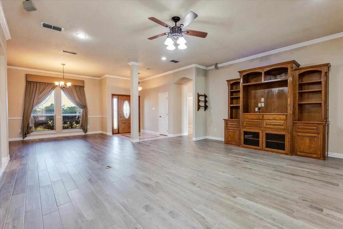 Single Family Residence For Sale in Hood County , 2003 Tolar Cemetery Road, Tolar, Texas 76476, 3 Bedroom, 2 Bathroom, 2 Garage spaces, 3,280 Sqft, built in 2004, mls#21409876, Real Estate Agent in Tolar, Homes For Sale in Hood county, Homes For Sale in Tolar, Realtor in Tolar Texas, Real Estate Brokerage Independent Realty Texas, Luminita Cordes Realtor