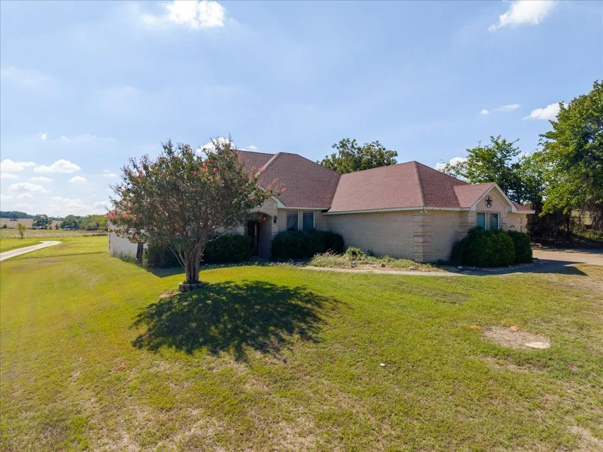 Single Family Residence For Sale in Hood County , 2003 Tolar Cemetery Road, Tolar, Texas 76476, 3 Bedroom, 2 Bathroom, 2 Garage spaces, 3,280 Sqft, built in 2004, mls#21409876, Real Estate Agent in Tolar, Homes For Sale in Hood county, Homes For Sale in Tolar, Realtor in Tolar Texas, Real Estate Brokerage Independent Realty Texas, Luminita Cordes Realtor