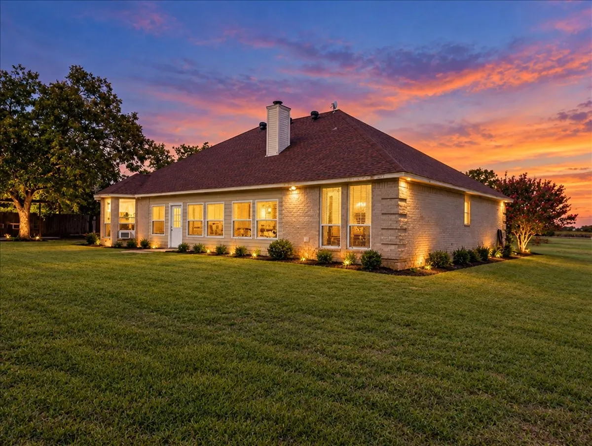 Single Family Residence For Sale in Hood County , 2003 Tolar Cemetery Road, Tolar, Texas 76476, 3 Bedroom, 2 Bathroom, 2 Garage spaces, 3,280 Sqft, built in 2004, mls#21409876, Real Estate Agent in Tolar, Homes For Sale in Hood county, Homes For Sale in Tolar, Realtor in Tolar Texas, Real Estate Brokerage Independent Realty Texas, Luminita Cordes Realtor