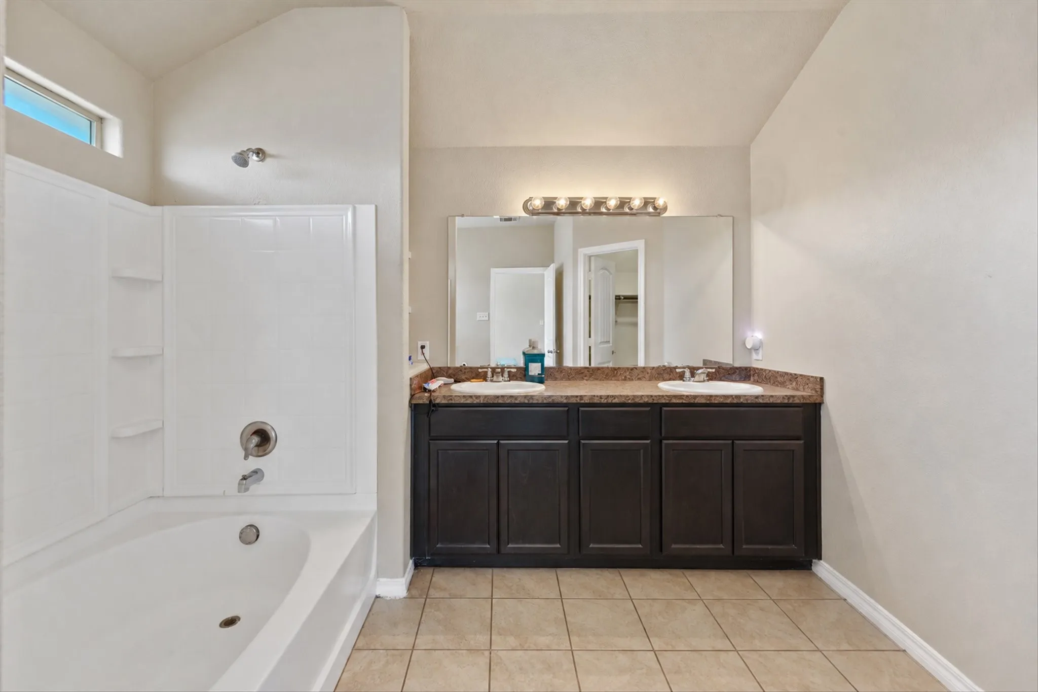 Single Family Residence For Sale in Tarrant County , 4225 Tollcross Lane, Fort Worth, Texas 76123, 4 Bedroom, 2 Bathroom, 2 Garage spaces, 1,797 Sqft, built in 2018, mls#21410211, Real Estate Agent in Fort Worth, Homes For Sale in Tarrant county, Homes For Sale in Fort Worth, Realtor in Fort Worth Texas, Real Estate Brokerage Independent Realty Texas, Luminita Cordes Realtor