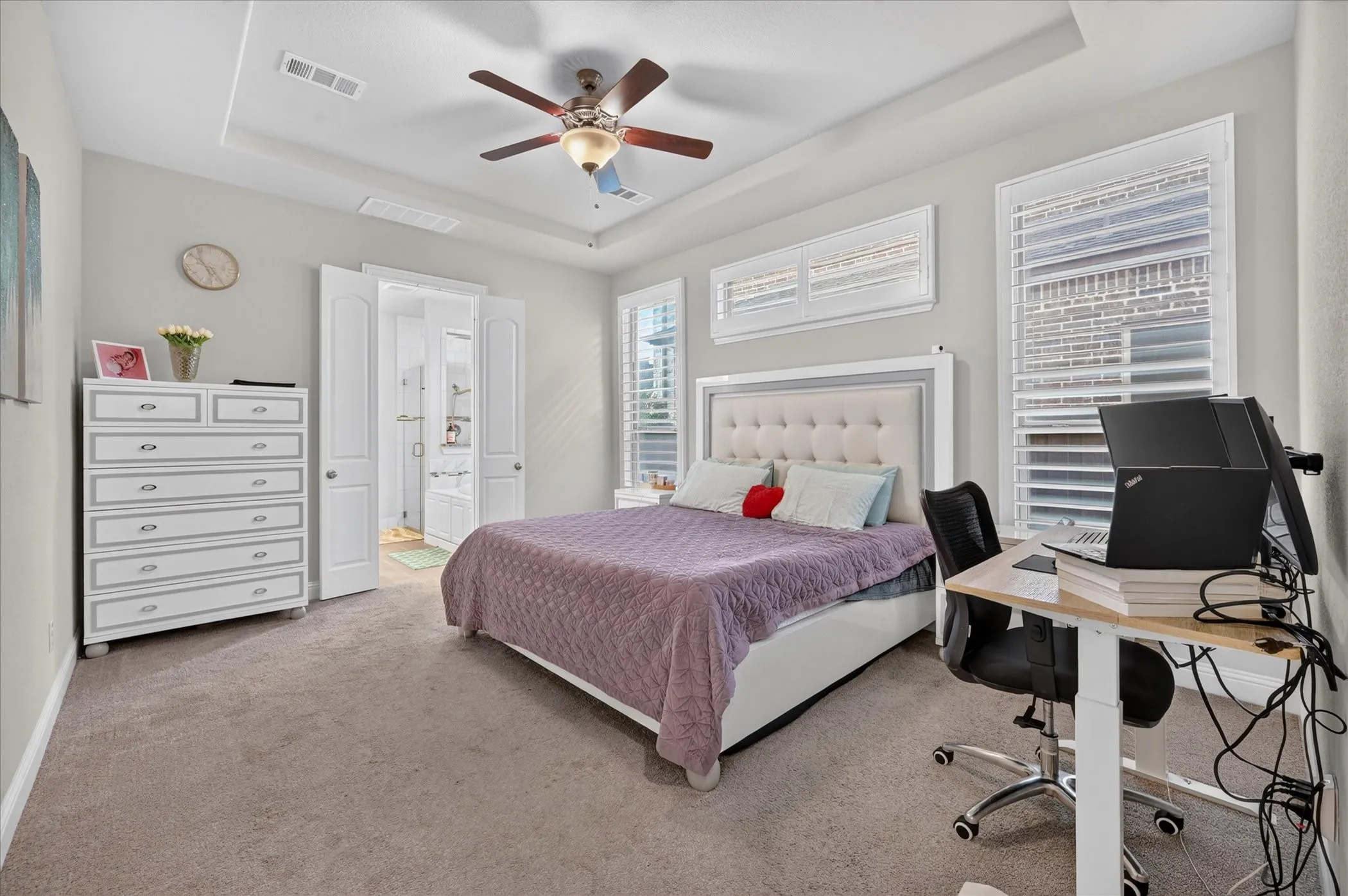 Tray ceiling with recessed lighting