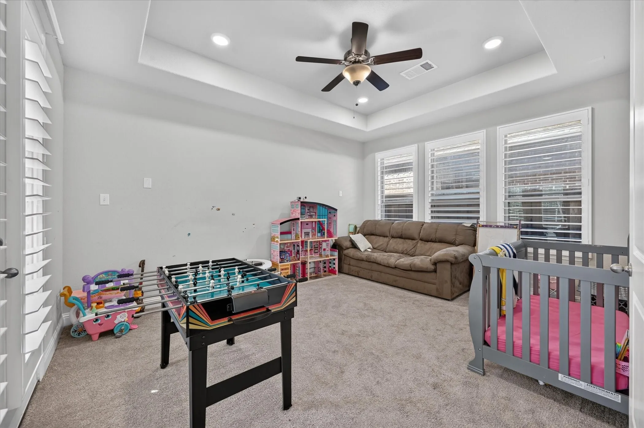 Tray ceiling featuring recessed lighting and a ceiling fan