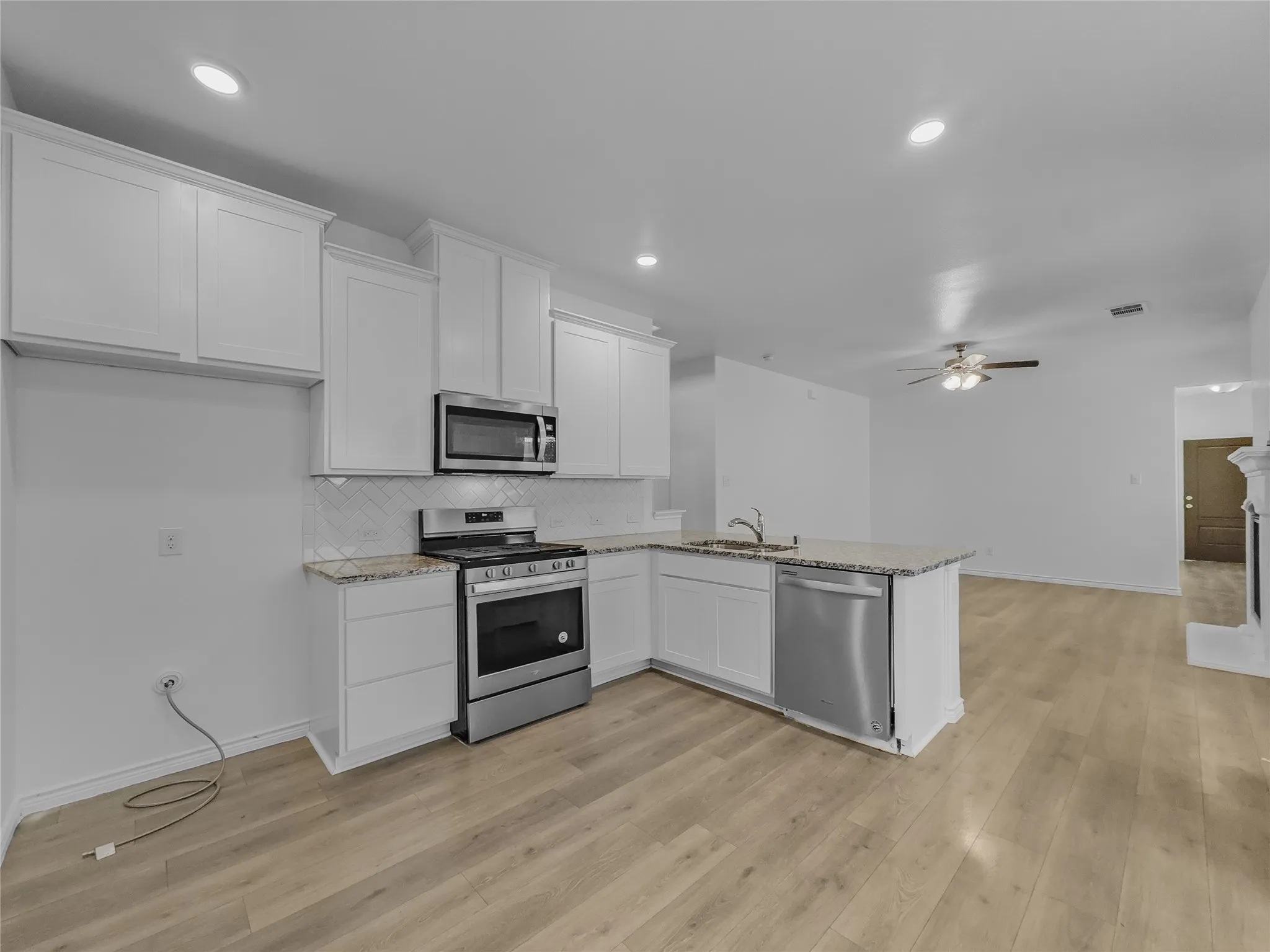Single Family Residence For Rent in Kaufman County , 2126 Hobby Drive, Forney, Texas 75126, 3 Bedroom, 3 Bathroom, 2 Garage spaces, 1,882 Sqft, built in 2021, mls#21410214, Real Estate Agent in Forney, Homes For Rent in Kaufman county, Homes For Rent in Forney, Realtor in Forney Texas, Real Estate Brokerage Independent Realty Texas, Luminita Cordes Realtor