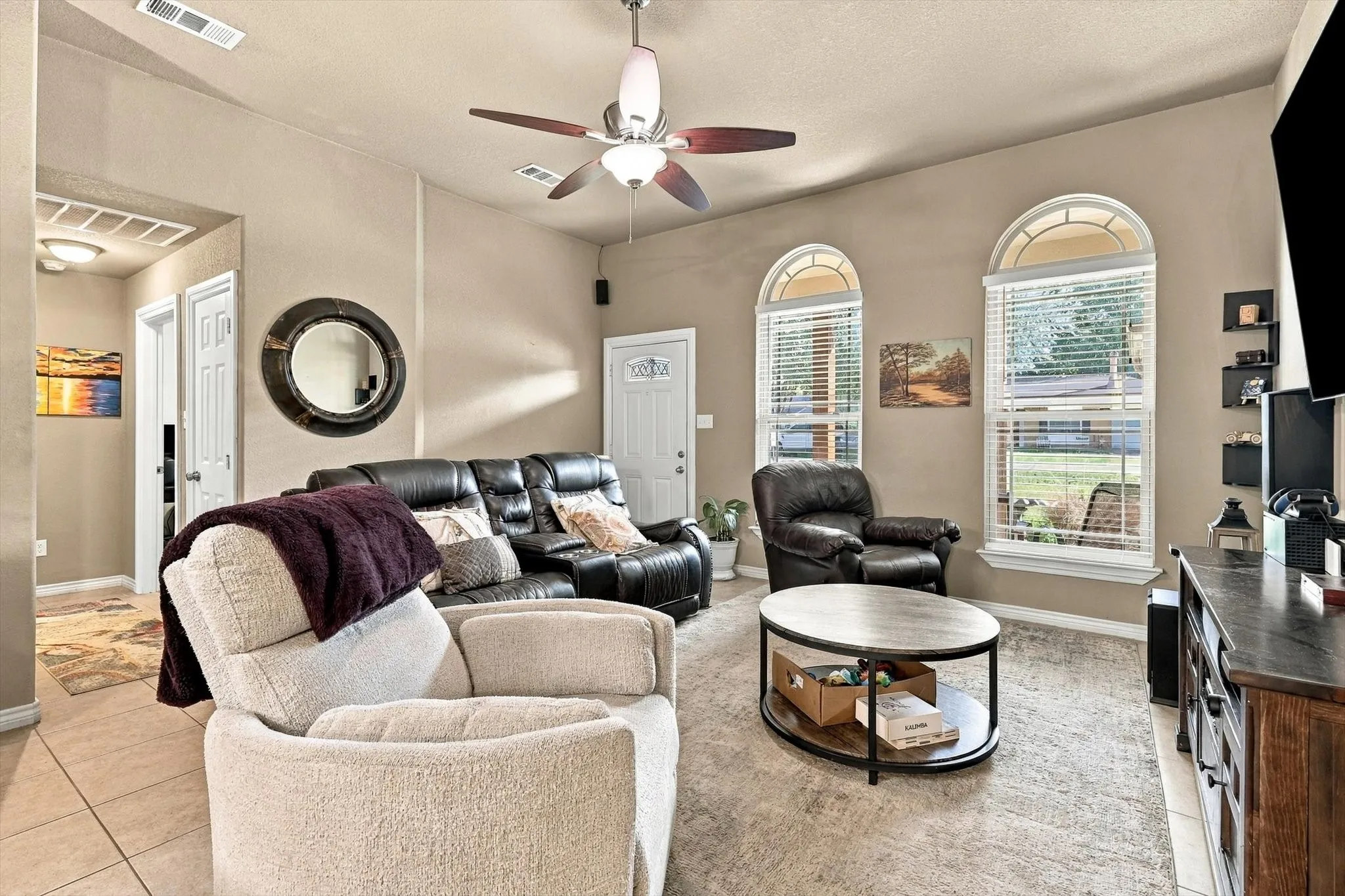 Single Family Residence For Sale in Denton County , 230 Oakwood Circle, Shady Shores, Texas 76208, 3 Bedroom, 2 Bathroom, 2 Garage spaces, 1,344 Sqft, built in 2015, mls#21410190, Real Estate Agent in Shady Shores, Homes For Sale in Denton county, Homes For Sale in Shady Shores, Realtor in Shady Shores Texas, Real Estate Brokerage Independent Realty Texas, Luminita Cordes Realtor