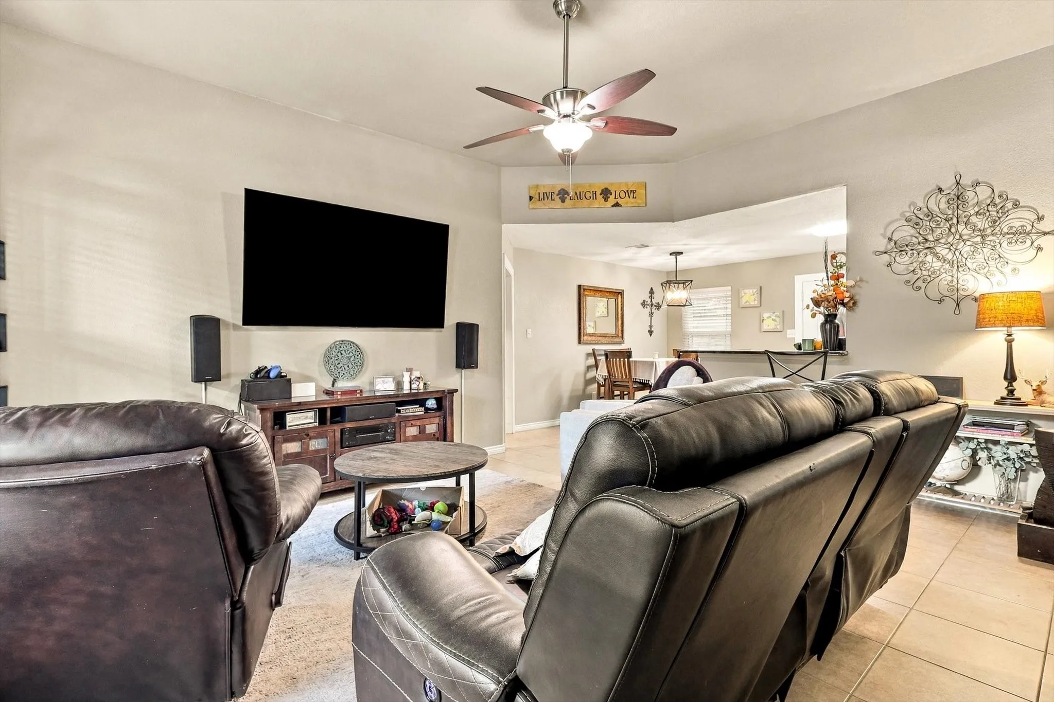 Single Family Residence For Sale in Denton County , 230 Oakwood Circle, Shady Shores, Texas 76208, 3 Bedroom, 2 Bathroom, 2 Garage spaces, 1,344 Sqft, built in 2015, mls#21410190, Real Estate Agent in Shady Shores, Homes For Sale in Denton county, Homes For Sale in Shady Shores, Realtor in Shady Shores Texas, Real Estate Brokerage Independent Realty Texas, Luminita Cordes Realtor