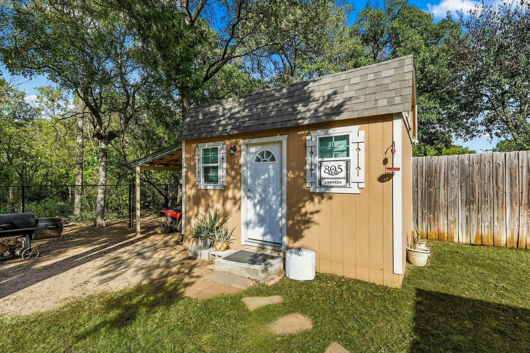 Single Family Residence For Sale in Denton County , 230 Oakwood Circle, Shady Shores, Texas 76208, 3 Bedroom, 2 Bathroom, 2 Garage spaces, 1,344 Sqft, built in 2015, mls#21410190, Real Estate Agent in Shady Shores, Homes For Sale in Denton county, Homes For Sale in Shady Shores, Realtor in Shady Shores Texas, Real Estate Brokerage Independent Realty Texas, Luminita Cordes Realtor