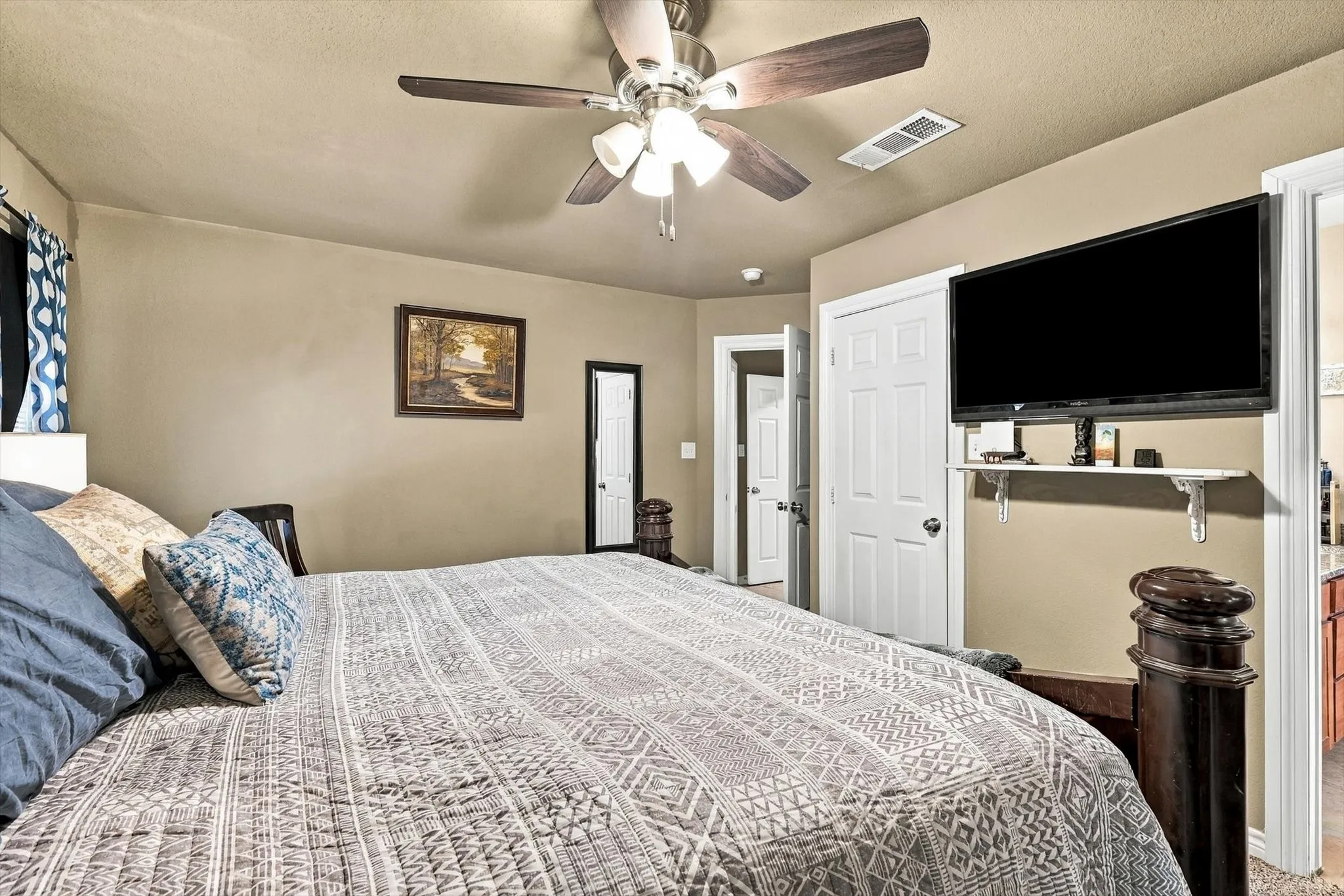 Single Family Residence For Sale in Denton County , 230 Oakwood Circle, Shady Shores, Texas 76208, 3 Bedroom, 2 Bathroom, 2 Garage spaces, 1,344 Sqft, built in 2015, mls#21410190, Real Estate Agent in Shady Shores, Homes For Sale in Denton county, Homes For Sale in Shady Shores, Realtor in Shady Shores Texas, Real Estate Brokerage Independent Realty Texas, Luminita Cordes Realtor