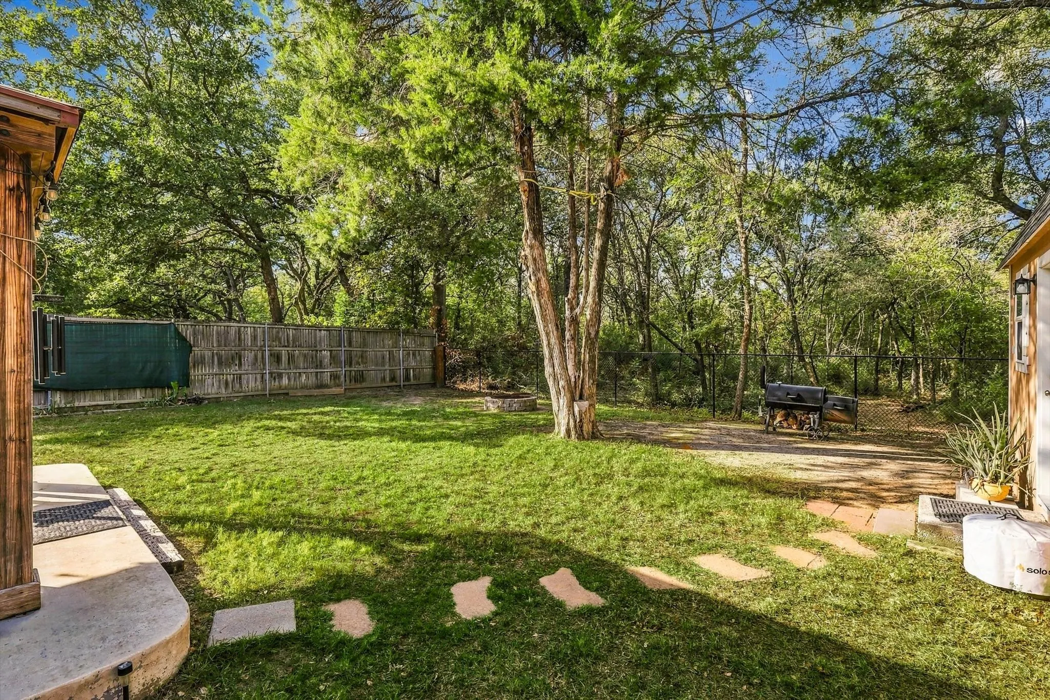 Single Family Residence For Sale in Denton County , 230 Oakwood Circle, Shady Shores, Texas 76208, 3 Bedroom, 2 Bathroom, 2 Garage spaces, 1,344 Sqft, built in 2015, mls#21410190, Real Estate Agent in Shady Shores, Homes For Sale in Denton county, Homes For Sale in Shady Shores, Realtor in Shady Shores Texas, Real Estate Brokerage Independent Realty Texas, Luminita Cordes Realtor