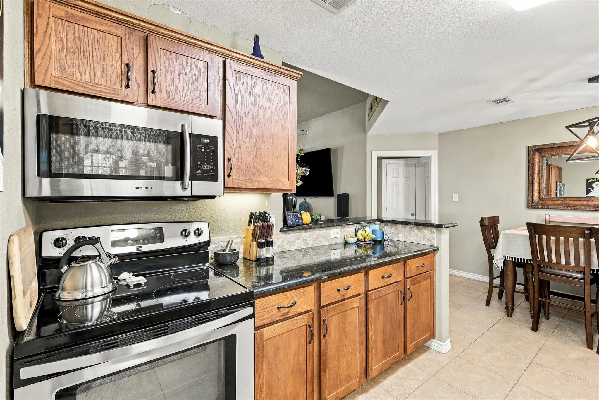 Single Family Residence For Sale in Denton County , 230 Oakwood Circle, Shady Shores, Texas 76208, 3 Bedroom, 2 Bathroom, 2 Garage spaces, 1,344 Sqft, built in 2015, mls#21410190, Real Estate Agent in Shady Shores, Homes For Sale in Denton county, Homes For Sale in Shady Shores, Realtor in Shady Shores Texas, Real Estate Brokerage Independent Realty Texas, Luminita Cordes Realtor