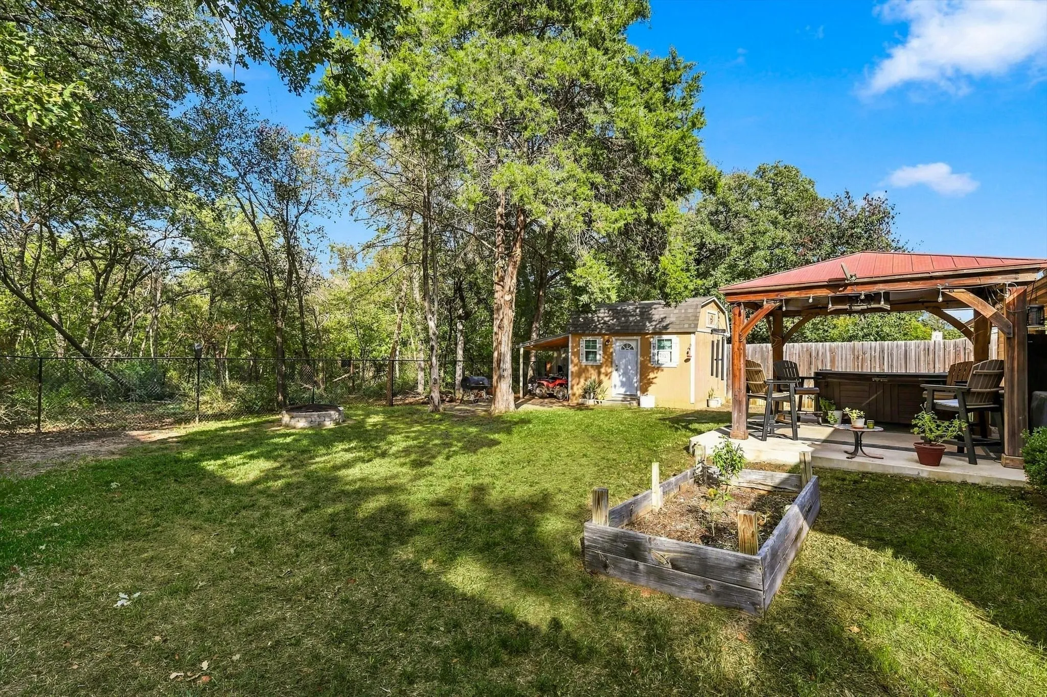 Single Family Residence For Sale in Denton County , 230 Oakwood Circle, Shady Shores, Texas 76208, 3 Bedroom, 2 Bathroom, 2 Garage spaces, 1,344 Sqft, built in 2015, mls#21410190, Real Estate Agent in Shady Shores, Homes For Sale in Denton county, Homes For Sale in Shady Shores, Realtor in Shady Shores Texas, Real Estate Brokerage Independent Realty Texas, Luminita Cordes Realtor