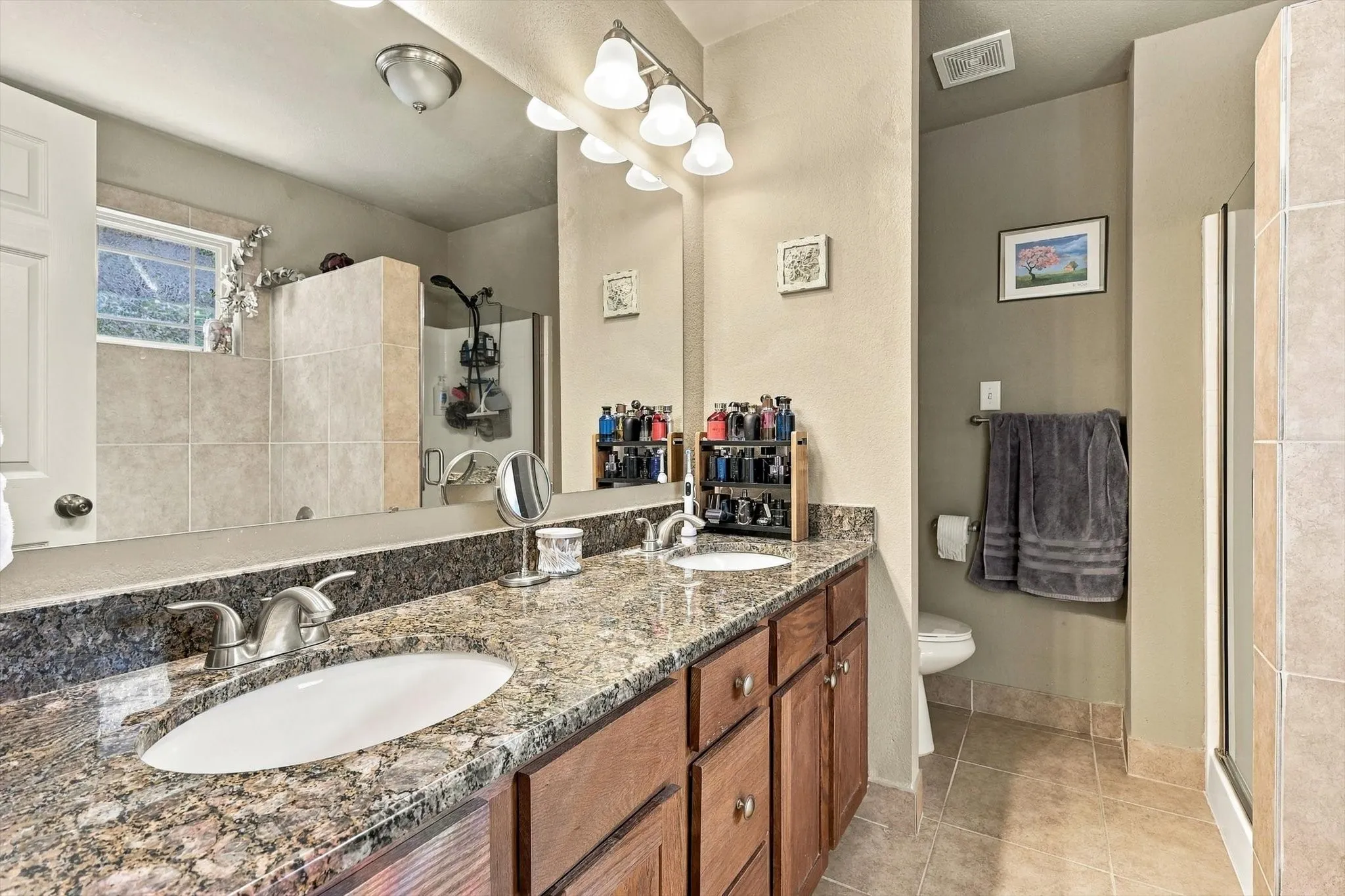 Single Family Residence For Sale in Denton County , 230 Oakwood Circle, Shady Shores, Texas 76208, 3 Bedroom, 2 Bathroom, 2 Garage spaces, 1,344 Sqft, built in 2015, mls#21410190, Real Estate Agent in Shady Shores, Homes For Sale in Denton county, Homes For Sale in Shady Shores, Realtor in Shady Shores Texas, Real Estate Brokerage Independent Realty Texas, Luminita Cordes Realtor