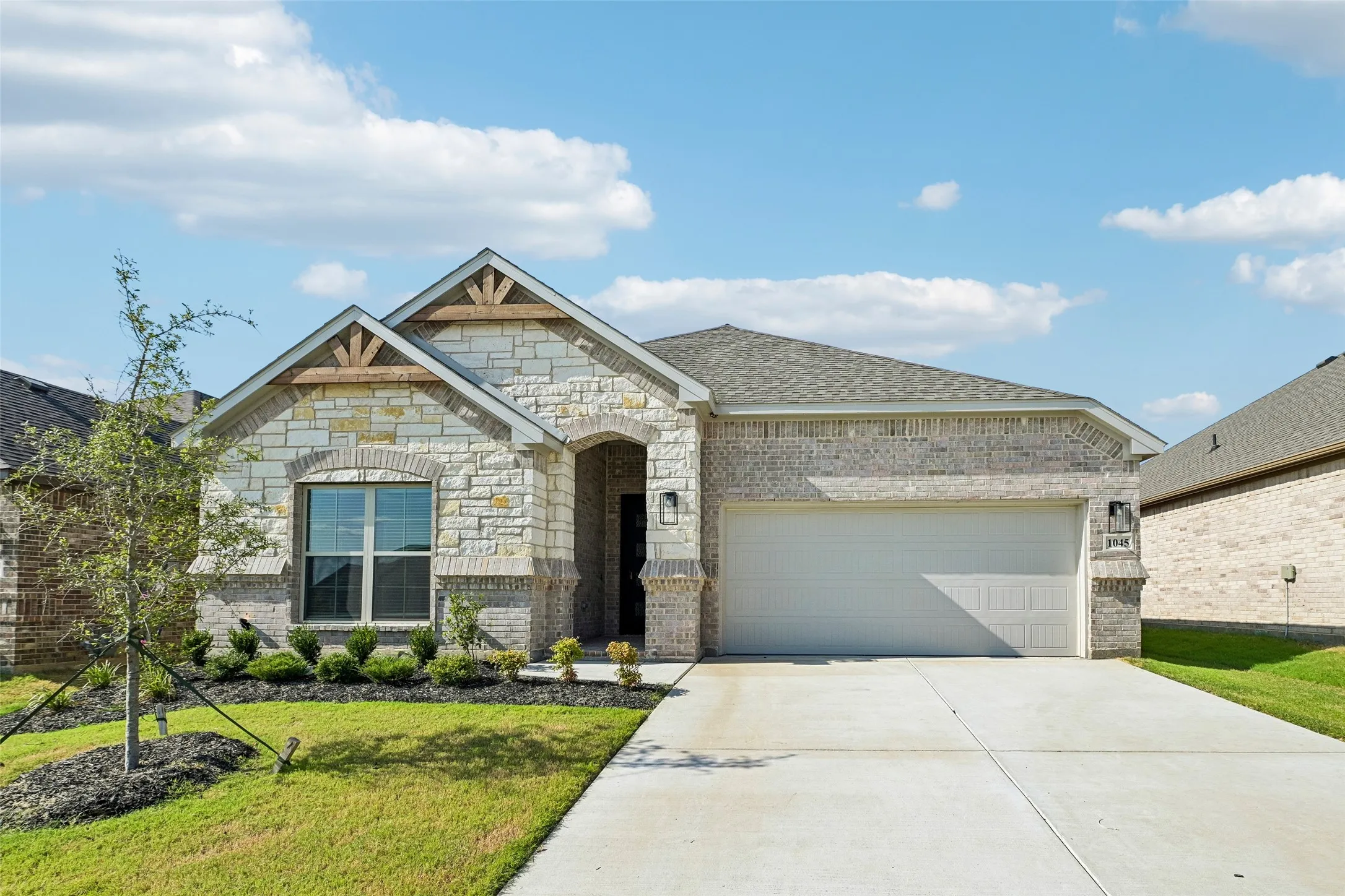 Single Family Residence For Sale in Johnson County , 1045 Nighthawk Trail, Alvarado, Texas 76009, 3 Bedroom, 2 Bathroom, 2 Garage spaces, 1,871 Sqft, built in 2026, mls#21410221, Real Estate Agent in Alvarado, Homes For Sale in Johnson county, Homes For Sale in Alvarado, Realtor in Alvarado Texas, Real Estate Brokerage Independent Realty Texas, Luminita Cordes Realtor