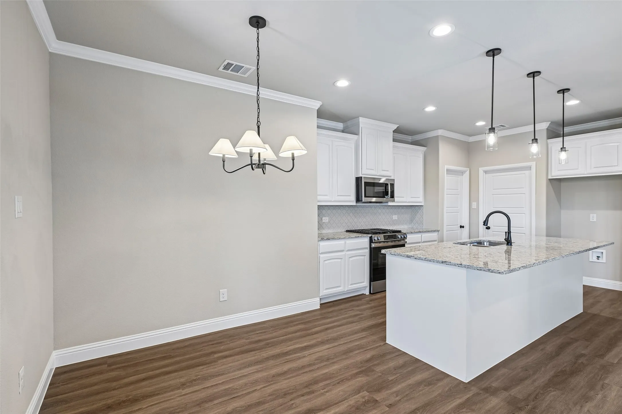 Single Family Residence For Sale in Johnson County , 1045 Nighthawk Trail, Alvarado, Texas 76009, 3 Bedroom, 2 Bathroom, 2 Garage spaces, 1,871 Sqft, built in 2026, mls#21410221, Real Estate Agent in Alvarado, Homes For Sale in Johnson county, Homes For Sale in Alvarado, Realtor in Alvarado Texas, Real Estate Brokerage Independent Realty Texas, Luminita Cordes Realtor