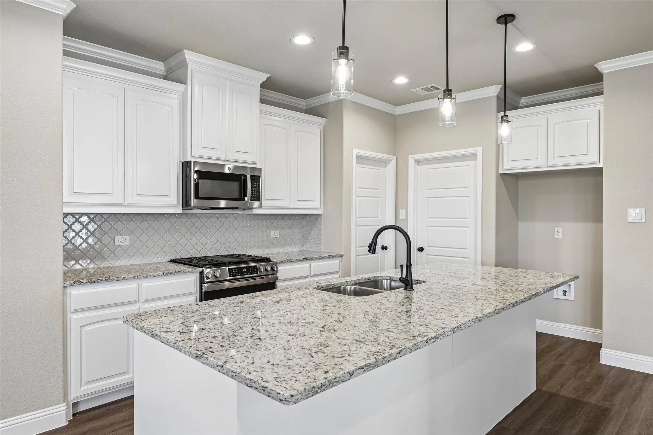 Single Family Residence For Sale in Johnson County , 1045 Nighthawk Trail, Alvarado, Texas 76009, 3 Bedroom, 2 Bathroom, 2 Garage spaces, 1,871 Sqft, built in 2026, mls#21410221, Real Estate Agent in Alvarado, Homes For Sale in Johnson county, Homes For Sale in Alvarado, Realtor in Alvarado Texas, Real Estate Brokerage Independent Realty Texas, Luminita Cordes Realtor