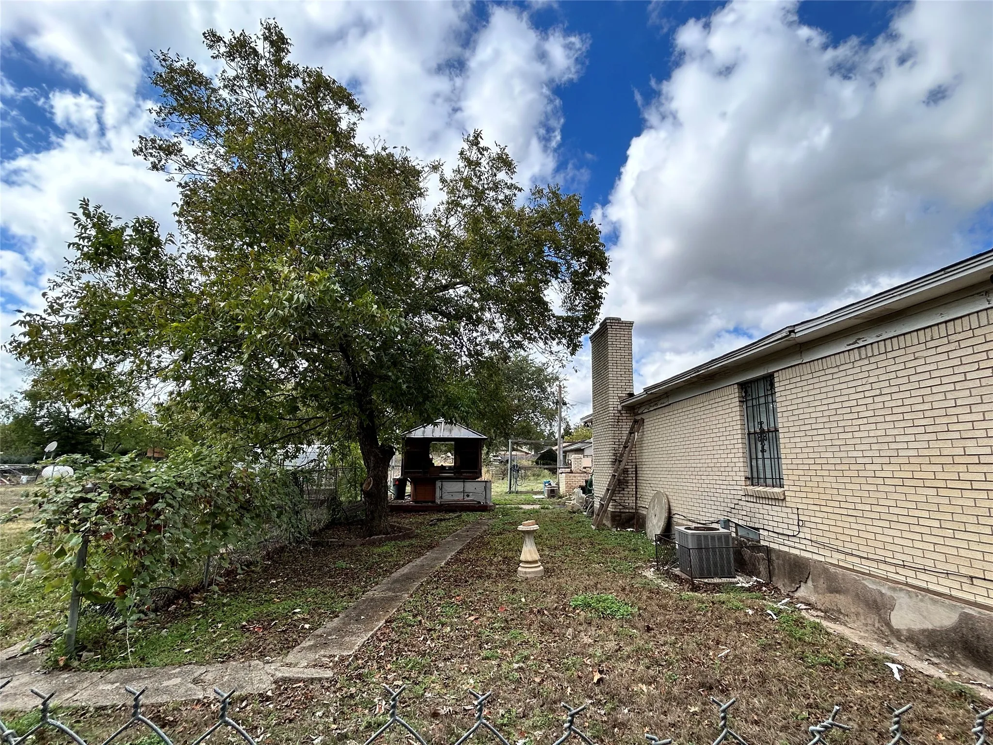 Industrial For Sale in Dallas County , 8407 Honeysuckle Lane, Dallas, Texas 75241, 0, 0, Garage spaces, 0 Sqft, built in 1955, mls#21410230, Real Estate Agent in Dallas, Homes For Sale in Dallas county, Homes For Sale in Dallas, Realtor in Dallas Texas, Real Estate Brokerage Independent Realty Texas, Luminita Cordes Realtor