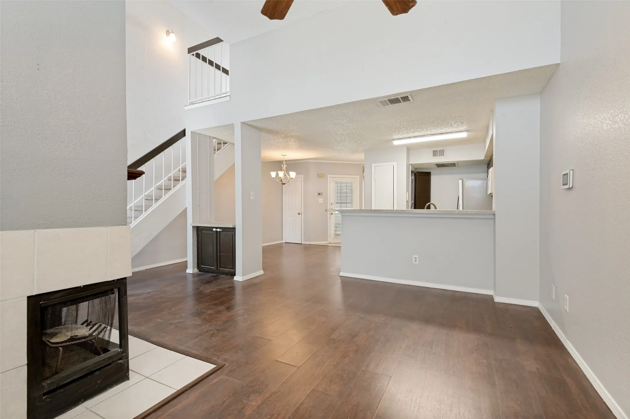 Condominium For Sale in Dallas County , 3406 Country Club Drive W 272, Irving, Texas 75038, 2 Bedroom, 2 Bathroom, Garage spaces, 980 Sqft, built in 1984, mls#21410231, Real Estate Agent in Irving, Homes For Sale in Dallas county, Homes For Sale in Irving, Realtor in Irving Texas, Real Estate Brokerage Independent Realty Texas, Luminita Cordes Realtor