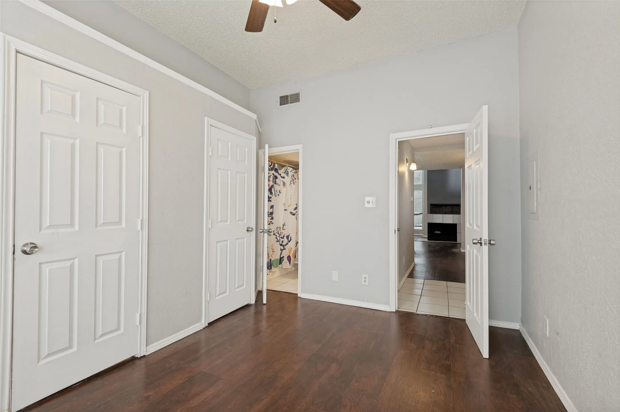 Condominium For Sale in Dallas County , 3406 Country Club Drive W 272, Irving, Texas 75038, 2 Bedroom, 2 Bathroom, Garage spaces, 980 Sqft, built in 1984, mls#21410231, Real Estate Agent in Irving, Homes For Sale in Dallas county, Homes For Sale in Irving, Realtor in Irving Texas, Real Estate Brokerage Independent Realty Texas, Luminita Cordes Realtor