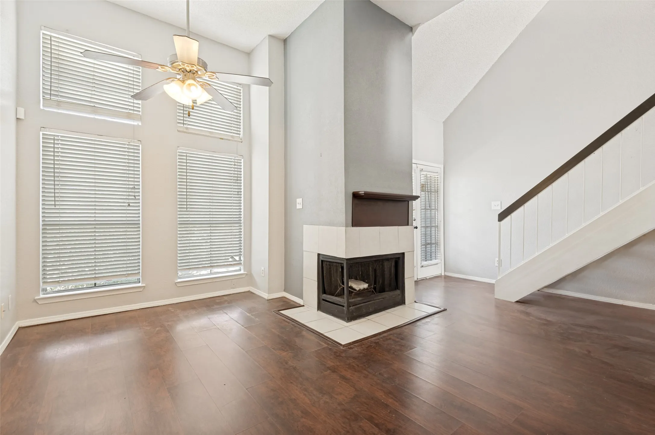 Condominium For Sale in Dallas County , 3406 Country Club Drive W 272, Irving, Texas 75038, 2 Bedroom, 2 Bathroom, Garage spaces, 980 Sqft, built in 1984, mls#21410231, Real Estate Agent in Irving, Homes For Sale in Dallas county, Homes For Sale in Irving, Realtor in Irving Texas, Real Estate Brokerage Independent Realty Texas, Luminita Cordes Realtor