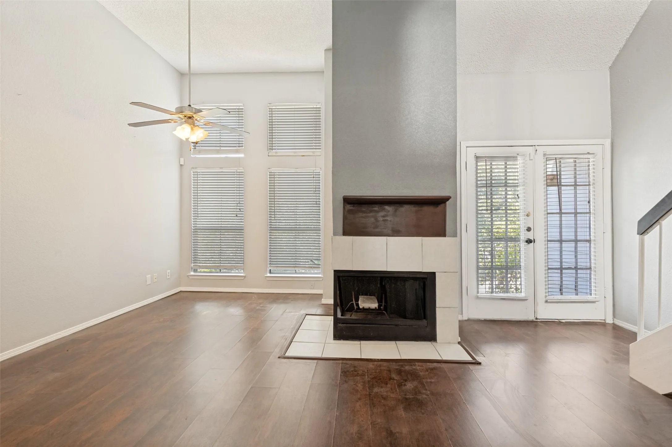 Condominium For Sale in Dallas County , 3406 Country Club Drive W 272, Irving, Texas 75038, 2 Bedroom, 2 Bathroom, Garage spaces, 980 Sqft, built in 1984, mls#21410231, Real Estate Agent in Irving, Homes For Sale in Dallas county, Homes For Sale in Irving, Realtor in Irving Texas, Real Estate Brokerage Independent Realty Texas, Luminita Cordes Realtor