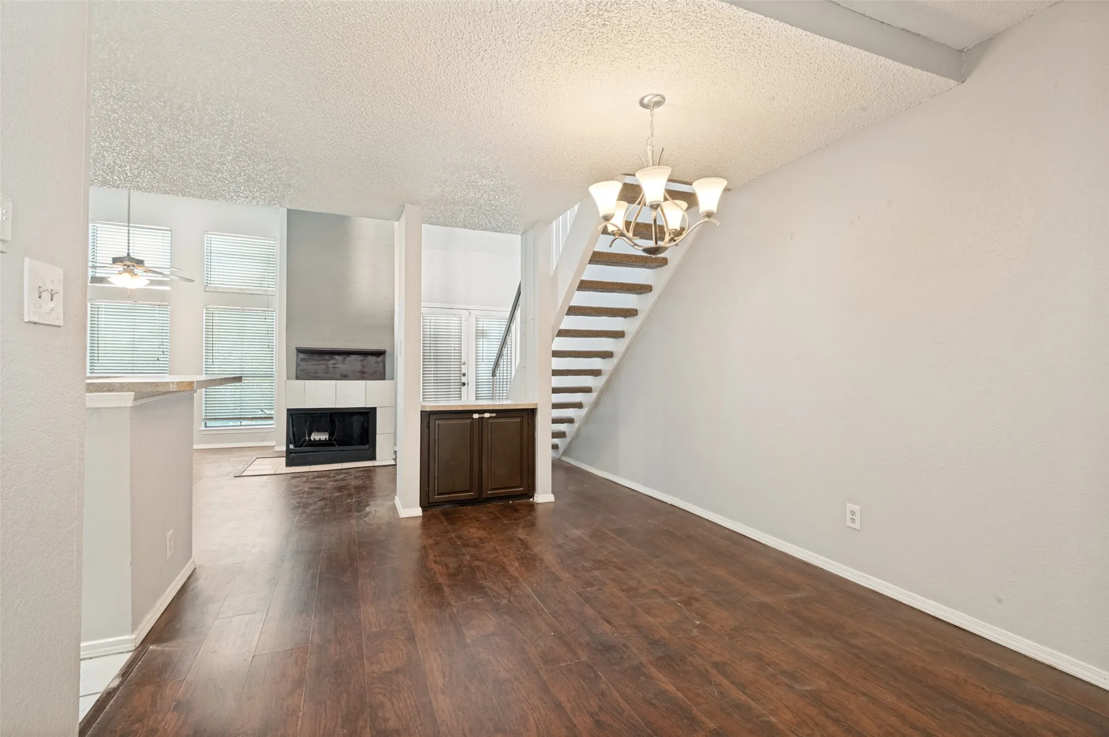 Condominium For Sale in Dallas County , 3406 Country Club Drive W 272, Irving, Texas 75038, 2 Bedroom, 2 Bathroom, Garage spaces, 980 Sqft, built in 1984, mls#21410231, Real Estate Agent in Irving, Homes For Sale in Dallas county, Homes For Sale in Irving, Realtor in Irving Texas, Real Estate Brokerage Independent Realty Texas, Luminita Cordes Realtor