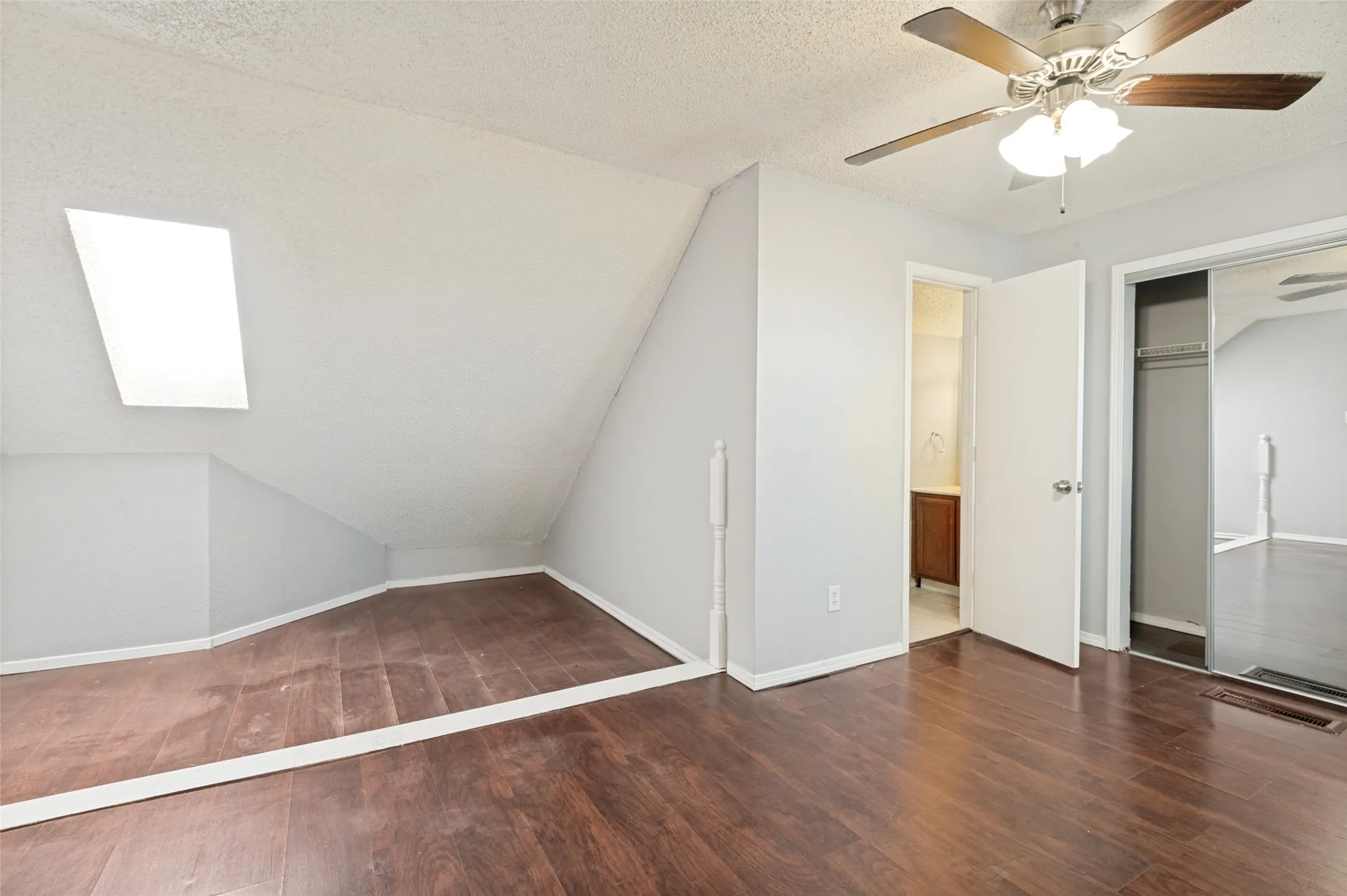 Condominium For Sale in Dallas County , 3406 Country Club Drive W 272, Irving, Texas 75038, 2 Bedroom, 2 Bathroom, Garage spaces, 980 Sqft, built in 1984, mls#21410231, Real Estate Agent in Irving, Homes For Sale in Dallas county, Homes For Sale in Irving, Realtor in Irving Texas, Real Estate Brokerage Independent Realty Texas, Luminita Cordes Realtor