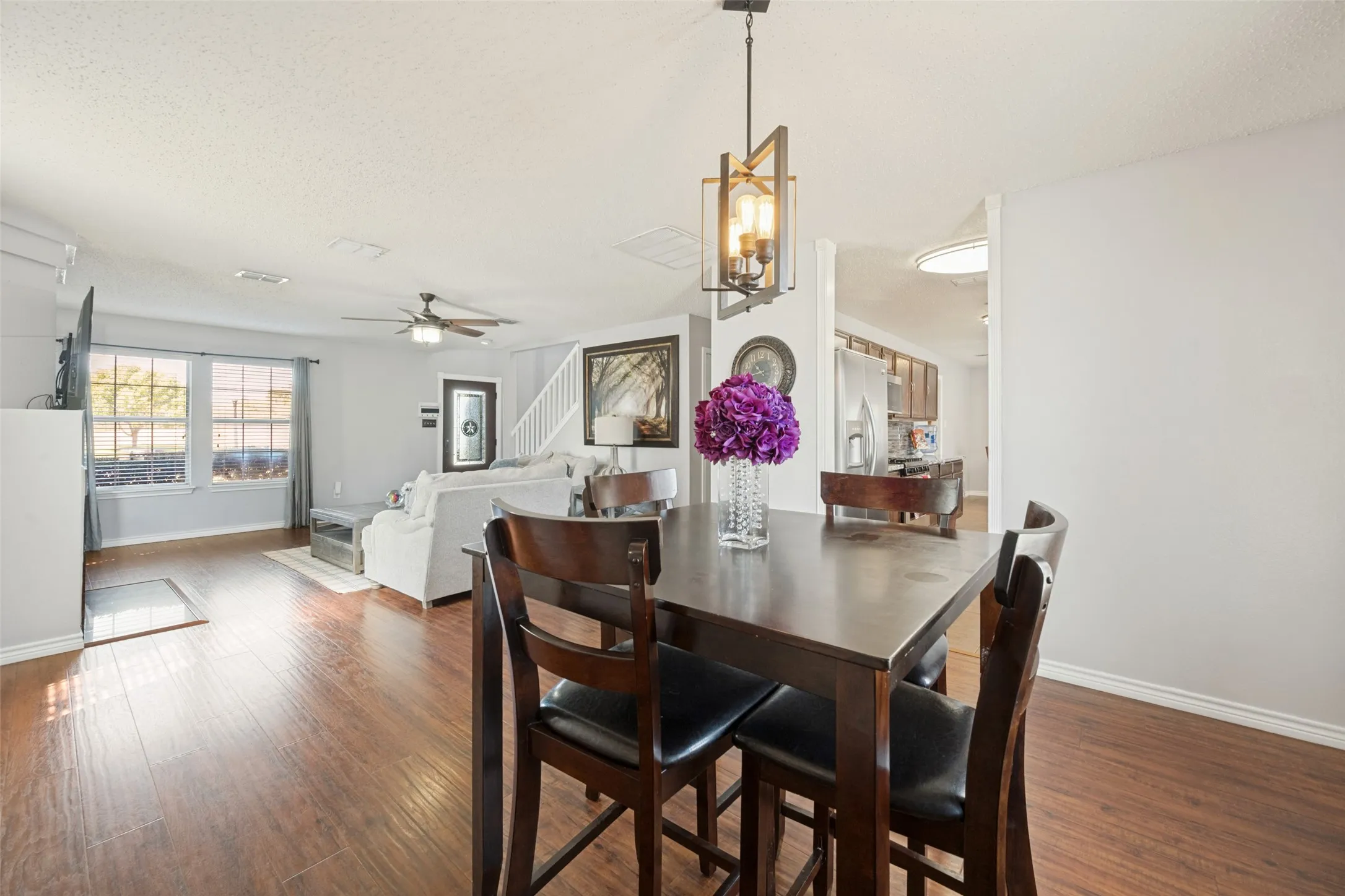Single Family Residence For Sale in Tarrant County , 220 Sunset Oaks Drive, Fort Worth, Texas 76112, 4 Bedroom, 3 Bathroom, 2 Garage spaces, 2,332 Sqft, built in 1999, mls#21410159, Real Estate Agent in Fort Worth, Homes For Sale in Tarrant county, Homes For Sale in Fort Worth, Realtor in Fort Worth Texas, Real Estate Brokerage Independent Realty Texas, Luminita Cordes Realtor
