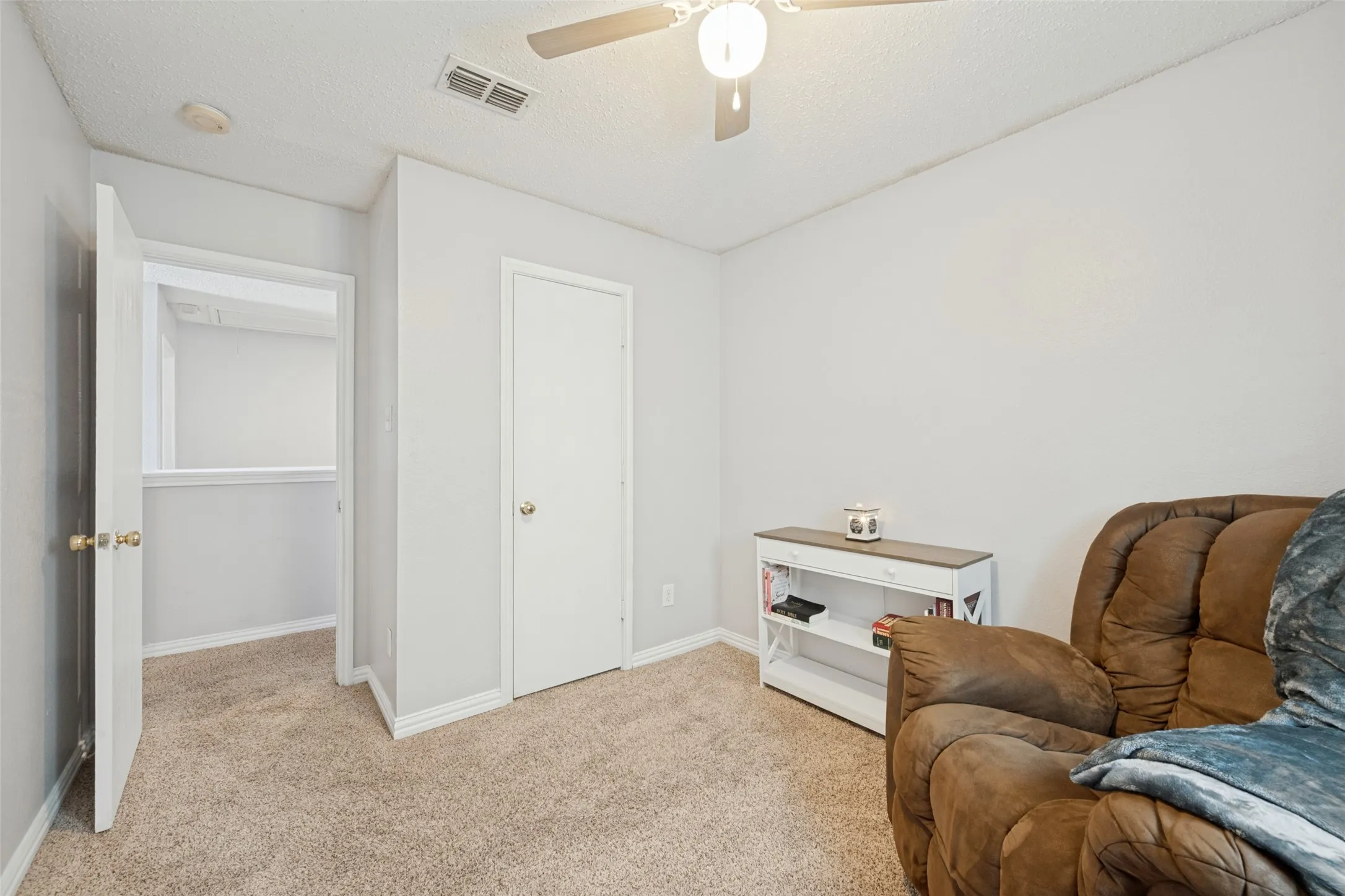 Single Family Residence For Sale in Tarrant County , 220 Sunset Oaks Drive, Fort Worth, Texas 76112, 4 Bedroom, 3 Bathroom, 2 Garage spaces, 2,332 Sqft, built in 1999, mls#21410159, Real Estate Agent in Fort Worth, Homes For Sale in Tarrant county, Homes For Sale in Fort Worth, Realtor in Fort Worth Texas, Real Estate Brokerage Independent Realty Texas, Luminita Cordes Realtor
