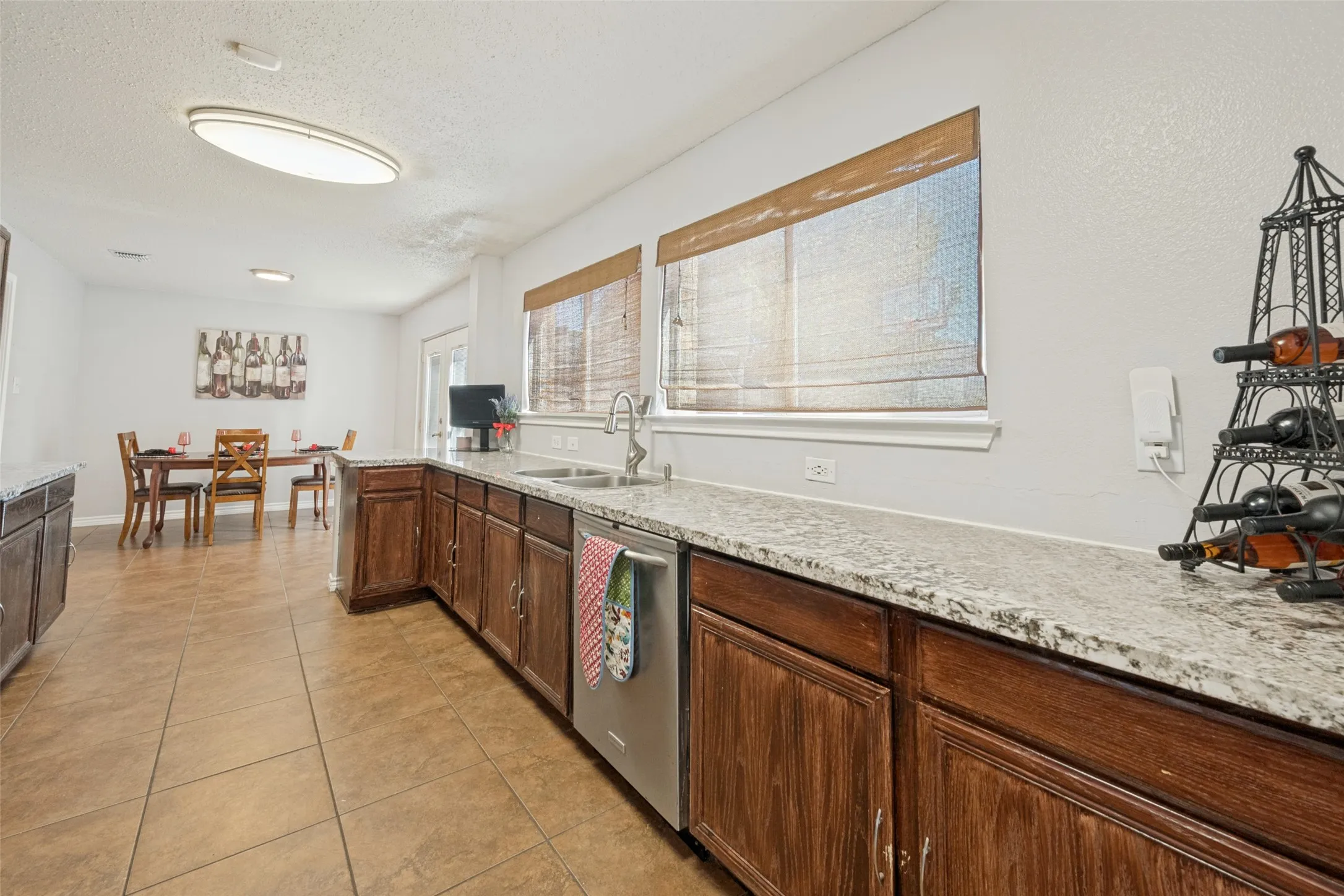 Single Family Residence For Sale in Tarrant County , 220 Sunset Oaks Drive, Fort Worth, Texas 76112, 4 Bedroom, 3 Bathroom, 2 Garage spaces, 2,332 Sqft, built in 1999, mls#21410159, Real Estate Agent in Fort Worth, Homes For Sale in Tarrant county, Homes For Sale in Fort Worth, Realtor in Fort Worth Texas, Real Estate Brokerage Independent Realty Texas, Luminita Cordes Realtor