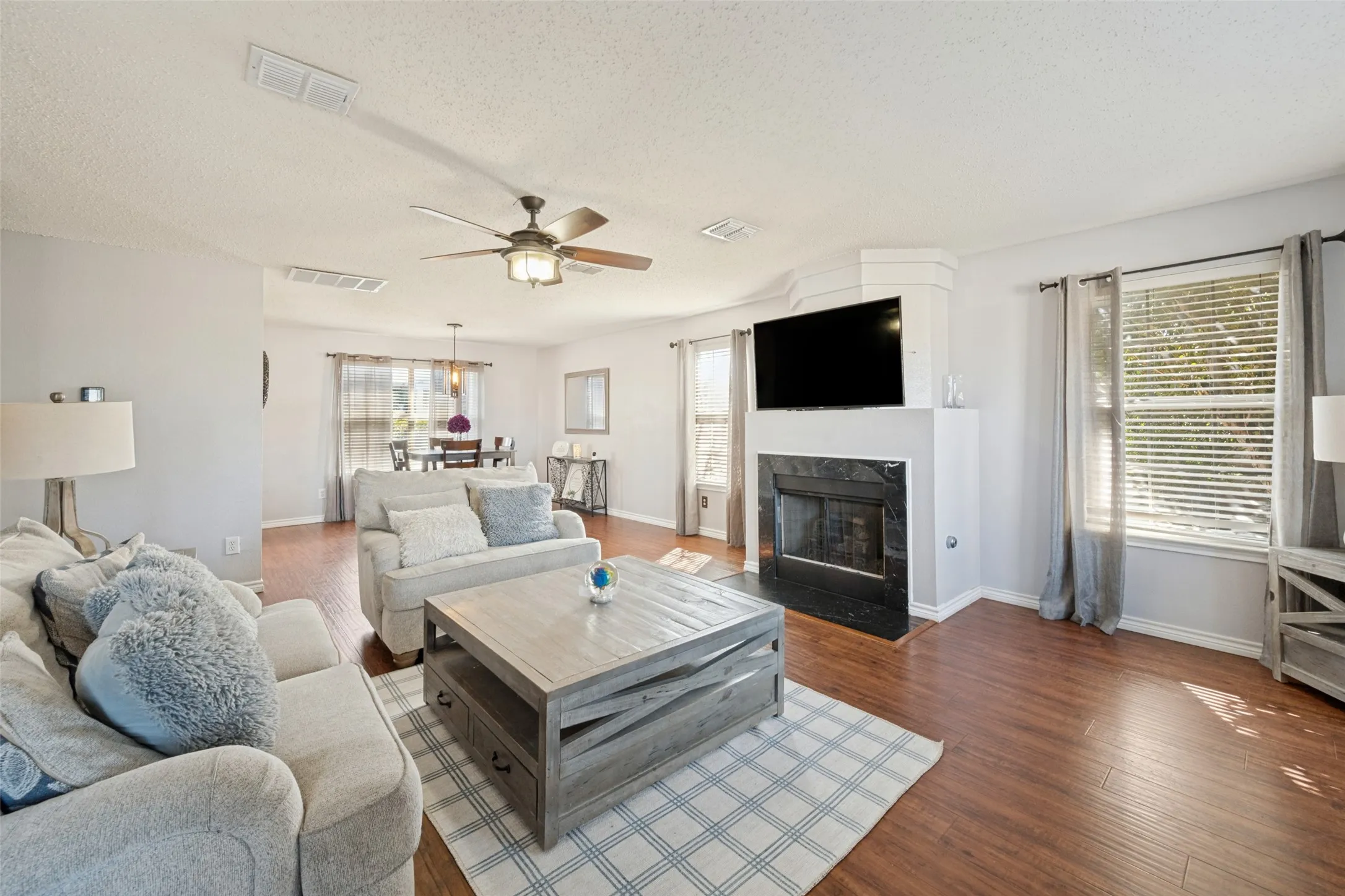 Single Family Residence For Sale in Tarrant County , 220 Sunset Oaks Drive, Fort Worth, Texas 76112, 4 Bedroom, 3 Bathroom, 2 Garage spaces, 2,332 Sqft, built in 1999, mls#21410159, Real Estate Agent in Fort Worth, Homes For Sale in Tarrant county, Homes For Sale in Fort Worth, Realtor in Fort Worth Texas, Real Estate Brokerage Independent Realty Texas, Luminita Cordes Realtor
