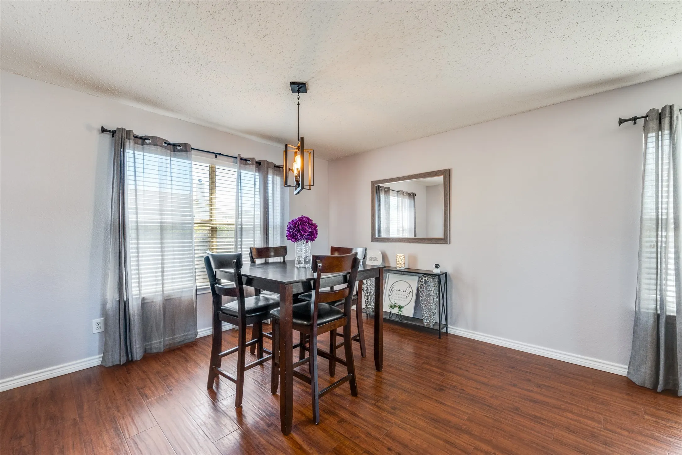Single Family Residence For Sale in Tarrant County , 220 Sunset Oaks Drive, Fort Worth, Texas 76112, 4 Bedroom, 3 Bathroom, 2 Garage spaces, 2,332 Sqft, built in 1999, mls#21410159, Real Estate Agent in Fort Worth, Homes For Sale in Tarrant county, Homes For Sale in Fort Worth, Realtor in Fort Worth Texas, Real Estate Brokerage Independent Realty Texas, Luminita Cordes Realtor