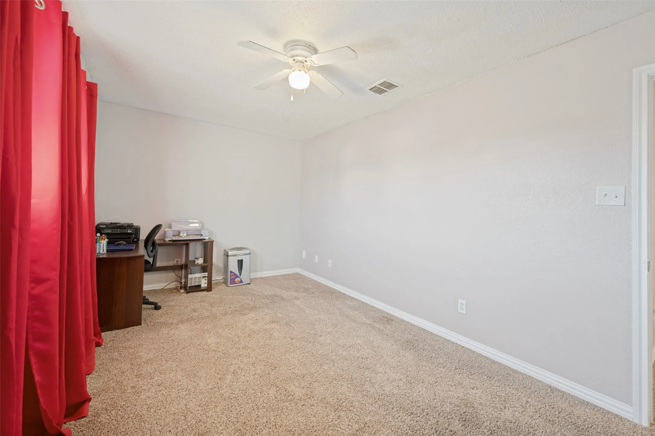 Single Family Residence For Sale in Tarrant County , 220 Sunset Oaks Drive, Fort Worth, Texas 76112, 4 Bedroom, 3 Bathroom, 2 Garage spaces, 2,332 Sqft, built in 1999, mls#21410159, Real Estate Agent in Fort Worth, Homes For Sale in Tarrant county, Homes For Sale in Fort Worth, Realtor in Fort Worth Texas, Real Estate Brokerage Independent Realty Texas, Luminita Cordes Realtor