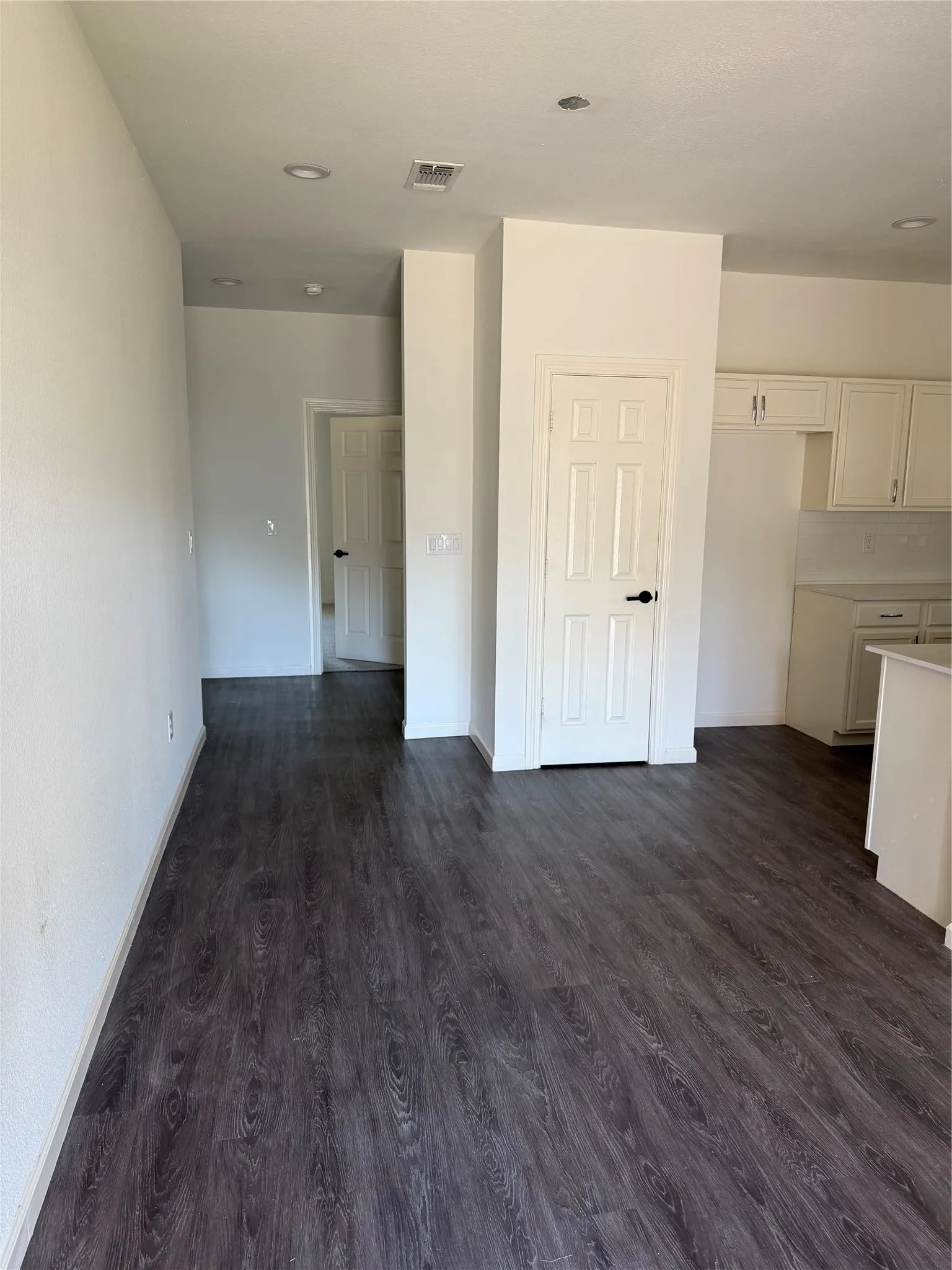 Single Family Residence For Rent in Fannin County , 501 E 15th Street, Bonham, Texas 75418, 3 Bedroom, 2 Bathroom, 2 Garage spaces, 1,388 Sqft, built in 2022, mls#21407697, Real Estate Agent in Bonham, Homes For Rent in Fannin county, Homes For Rent in Bonham, Realtor in Bonham Texas, Real Estate Brokerage Independent Realty Texas, Luminita Cordes Realtor