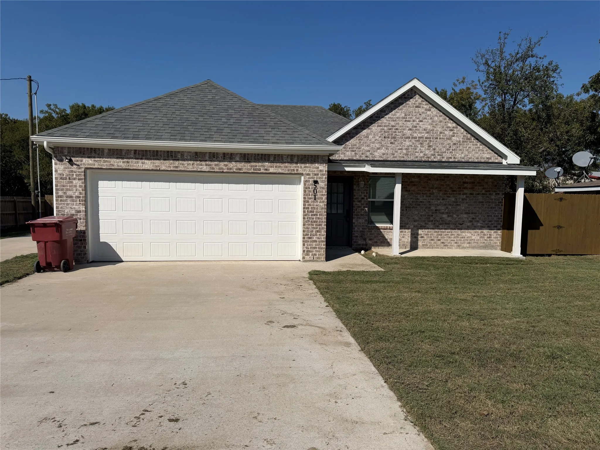 Single Family Residence For Rent in Fannin County , 501 E 15th Street, Bonham, Texas 75418, 3 Bedroom, 2 Bathroom, 2 Garage spaces, 1,388 Sqft, built in 2022, mls#21407697, Real Estate Agent in Bonham, Homes For Rent in Fannin county, Homes For Rent in Bonham, Realtor in Bonham Texas, Real Estate Brokerage Independent Realty Texas, Luminita Cordes Realtor