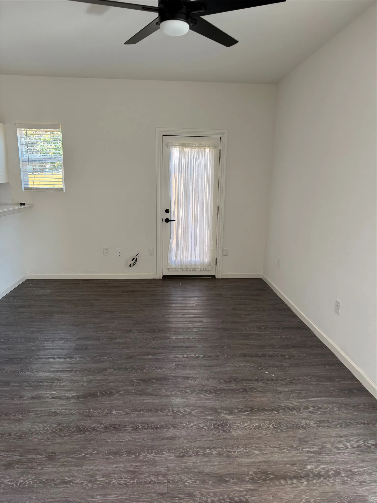 Single Family Residence For Rent in Fannin County , 501 E 15th Street, Bonham, Texas 75418, 3 Bedroom, 2 Bathroom, 2 Garage spaces, 1,388 Sqft, built in 2022, mls#21407697, Real Estate Agent in Bonham, Homes For Rent in Fannin county, Homes For Rent in Bonham, Realtor in Bonham Texas, Real Estate Brokerage Independent Realty Texas, Luminita Cordes Realtor