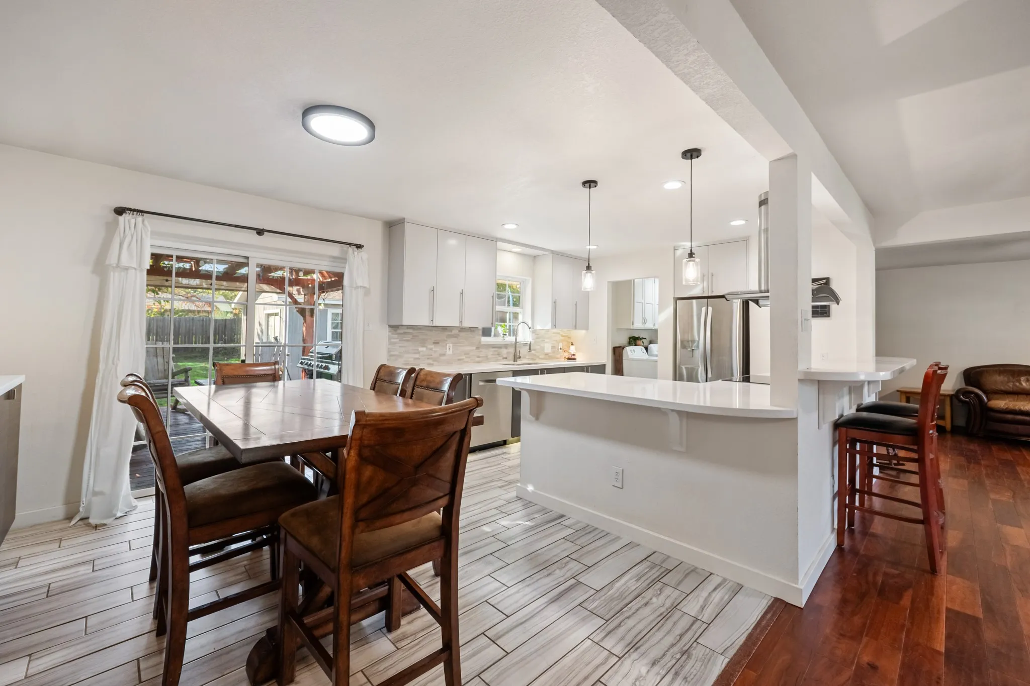 Single Family Residence For Sale in Tarrant County , 244 Richard Lane, Azle, Texas 76020, 3 Bedroom, 2 Bathroom, Garage spaces, 1,646 Sqft, built in 1987, mls#21407533, Real Estate Agent in Azle, Homes For Sale in Tarrant county, Homes For Sale in Azle, Realtor in Azle Texas, Real Estate Brokerage Independent Realty Texas, Luminita Cordes Realtor