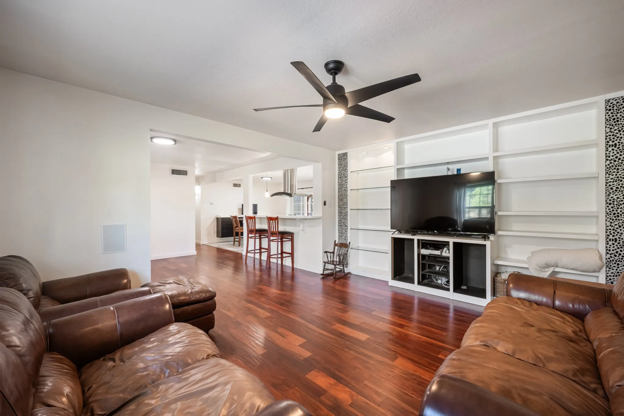 Single Family Residence For Sale in Tarrant County , 244 Richard Lane, Azle, Texas 76020, 3 Bedroom, 2 Bathroom, Garage spaces, 1,646 Sqft, built in 1987, mls#21407533, Real Estate Agent in Azle, Homes For Sale in Tarrant county, Homes For Sale in Azle, Realtor in Azle Texas, Real Estate Brokerage Independent Realty Texas, Luminita Cordes Realtor