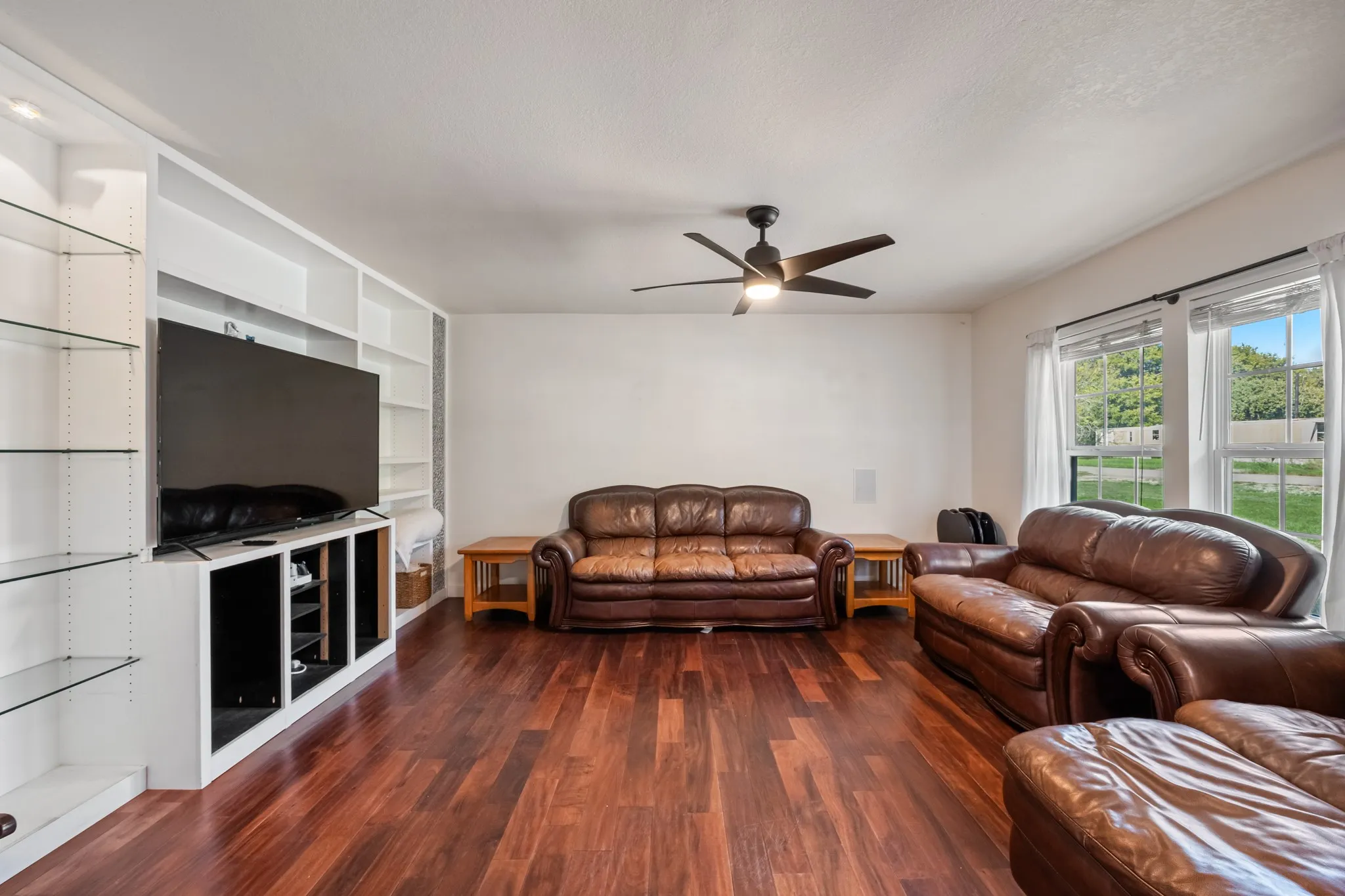 Single Family Residence For Sale in Tarrant County , 244 Richard Lane, Azle, Texas 76020, 3 Bedroom, 2 Bathroom, Garage spaces, 1,646 Sqft, built in 1987, mls#21407533, Real Estate Agent in Azle, Homes For Sale in Tarrant county, Homes For Sale in Azle, Realtor in Azle Texas, Real Estate Brokerage Independent Realty Texas, Luminita Cordes Realtor