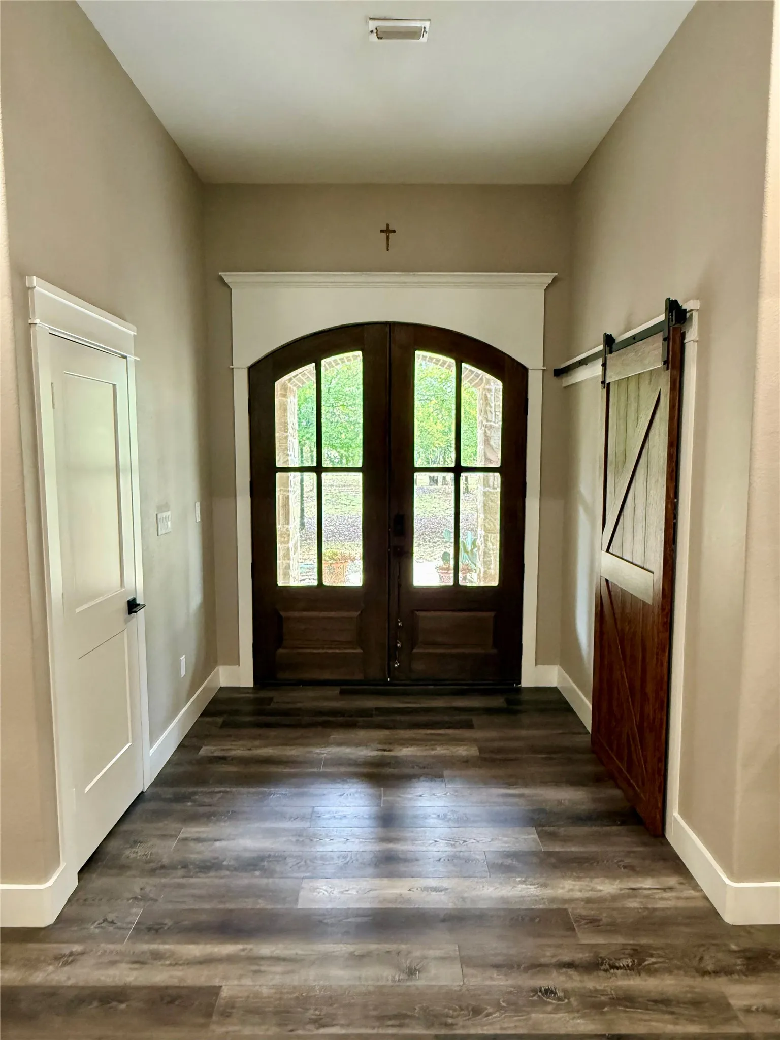 Single Family Residence For Sale in Ellis County , 7600 Fm 660, Ennis, Texas 75119, 5 Bedroom, 5 Bathroom, 2 Garage spaces, 3,654 Sqft, built in 2020, mls#21410239, Real Estate Agent in Ennis, Homes For Sale in Ellis county, Homes For Sale in Ennis, Realtor in Ennis Texas, Real Estate Brokerage Independent Realty Texas, Luminita Cordes Realtor