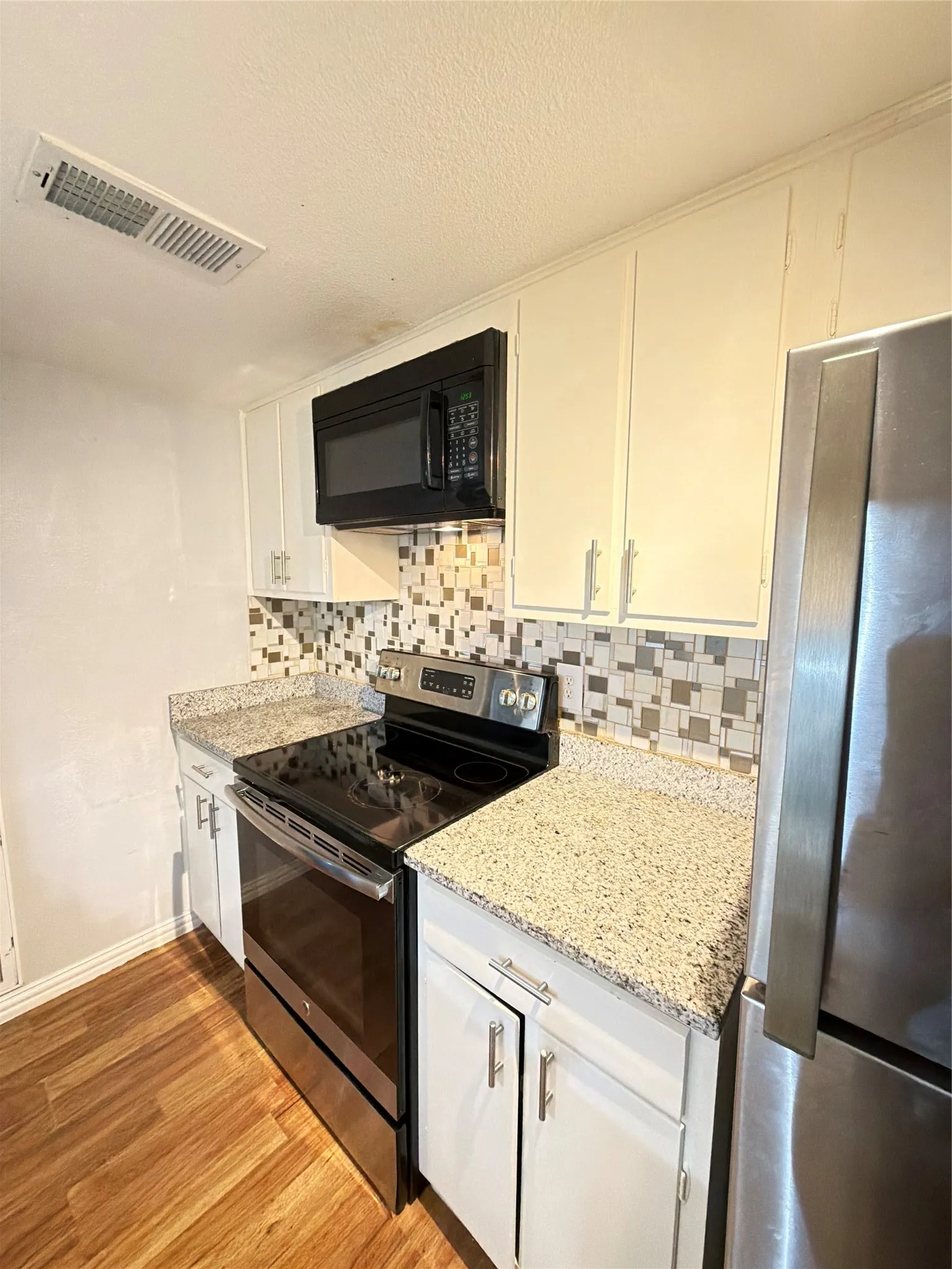 Condominium For Sale in Dallas County , 3121 Park Lane 1095, Dallas, Texas 75220, 2 Bedroom, 2 Bathroom, Garage spaces, 970 Sqft, built in 1969, mls#21410240, Real Estate Agent in Dallas, Homes For Sale in Dallas county, Homes For Sale in Dallas, Realtor in Dallas Texas, Real Estate Brokerage Independent Realty Texas, Luminita Cordes Realtor