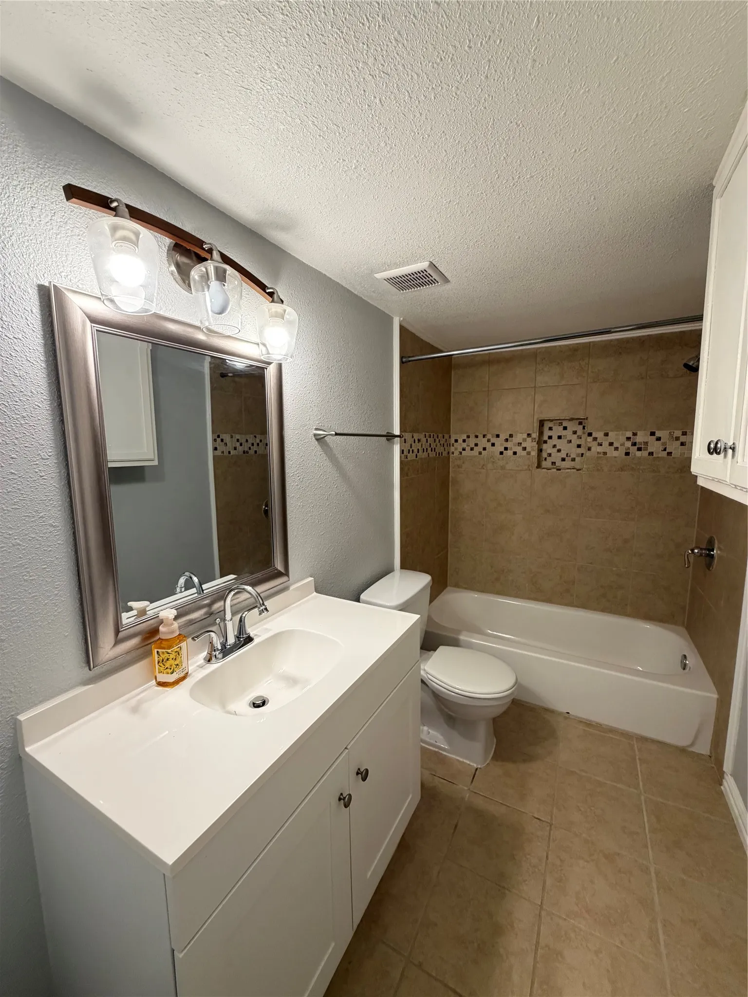 Condominium For Sale in Dallas County , 3121 Park Lane 1095, Dallas, Texas 75220, 2 Bedroom, 2 Bathroom, Garage spaces, 970 Sqft, built in 1969, mls#21410240, Real Estate Agent in Dallas, Homes For Sale in Dallas county, Homes For Sale in Dallas, Realtor in Dallas Texas, Real Estate Brokerage Independent Realty Texas, Luminita Cordes Realtor